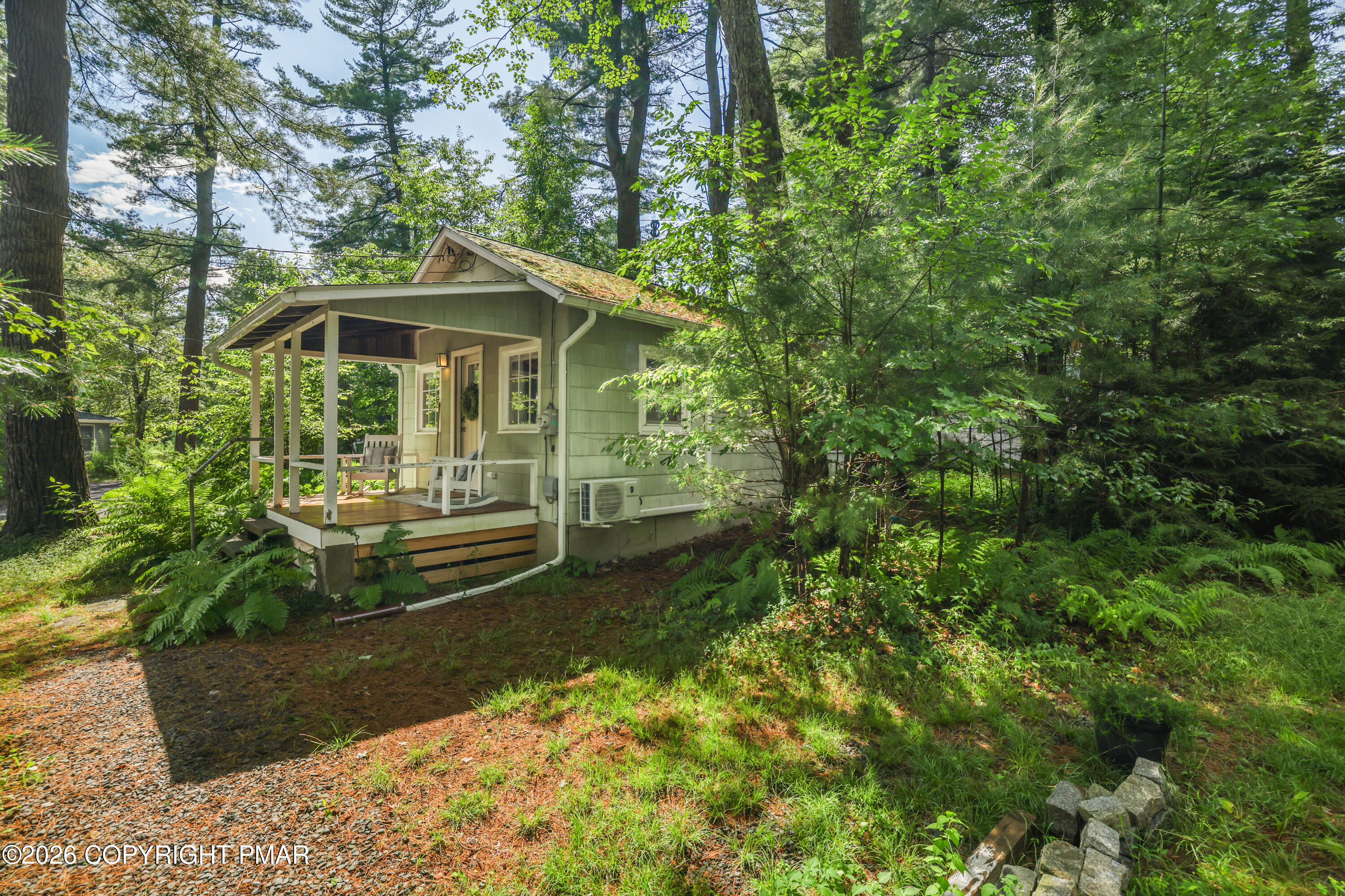221 John Street Property Photo 30