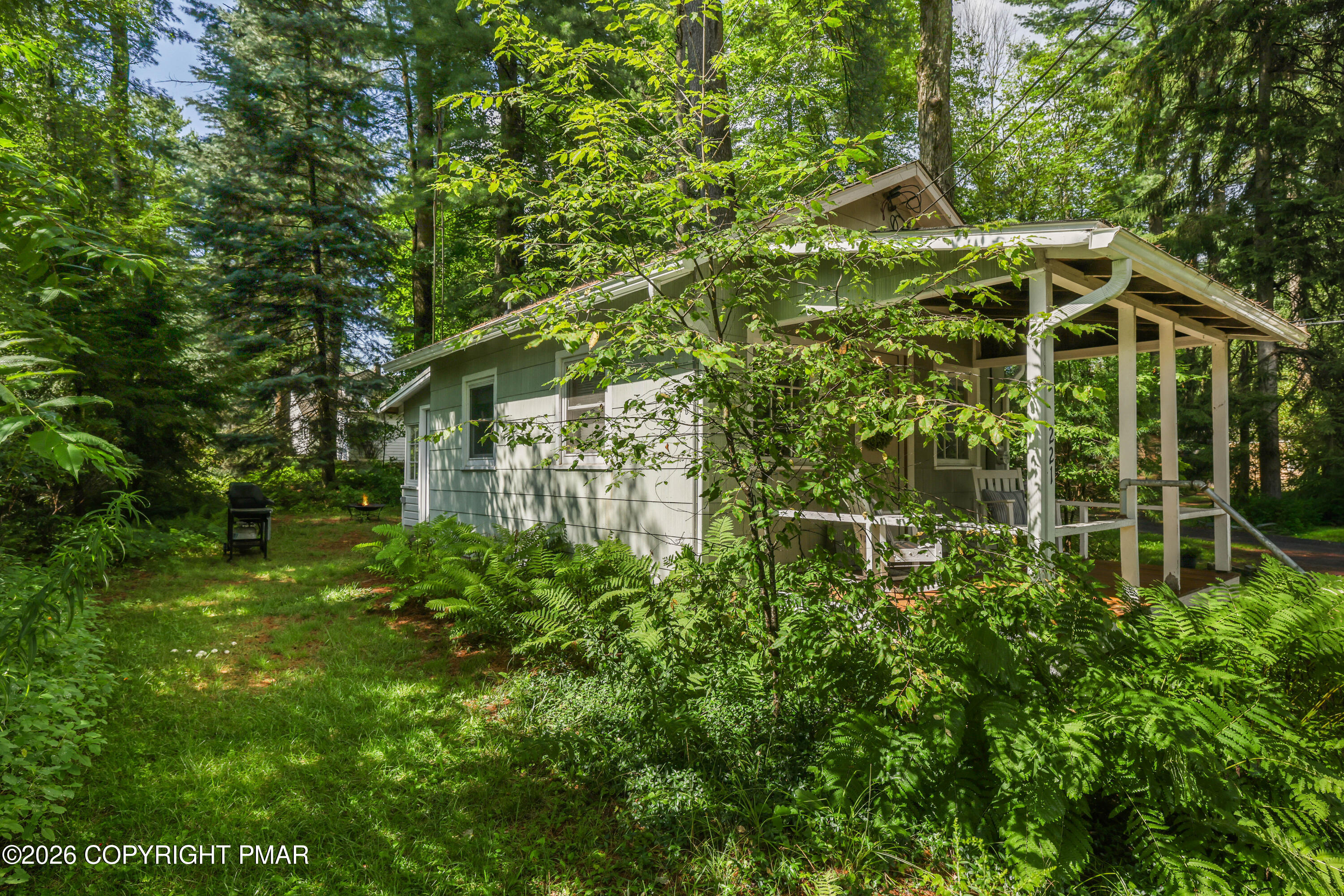 221 John Street Property Photo 32