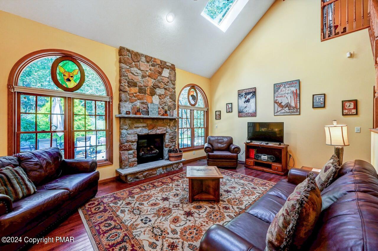 2265 Hillcrest Drive Property Photo 4
