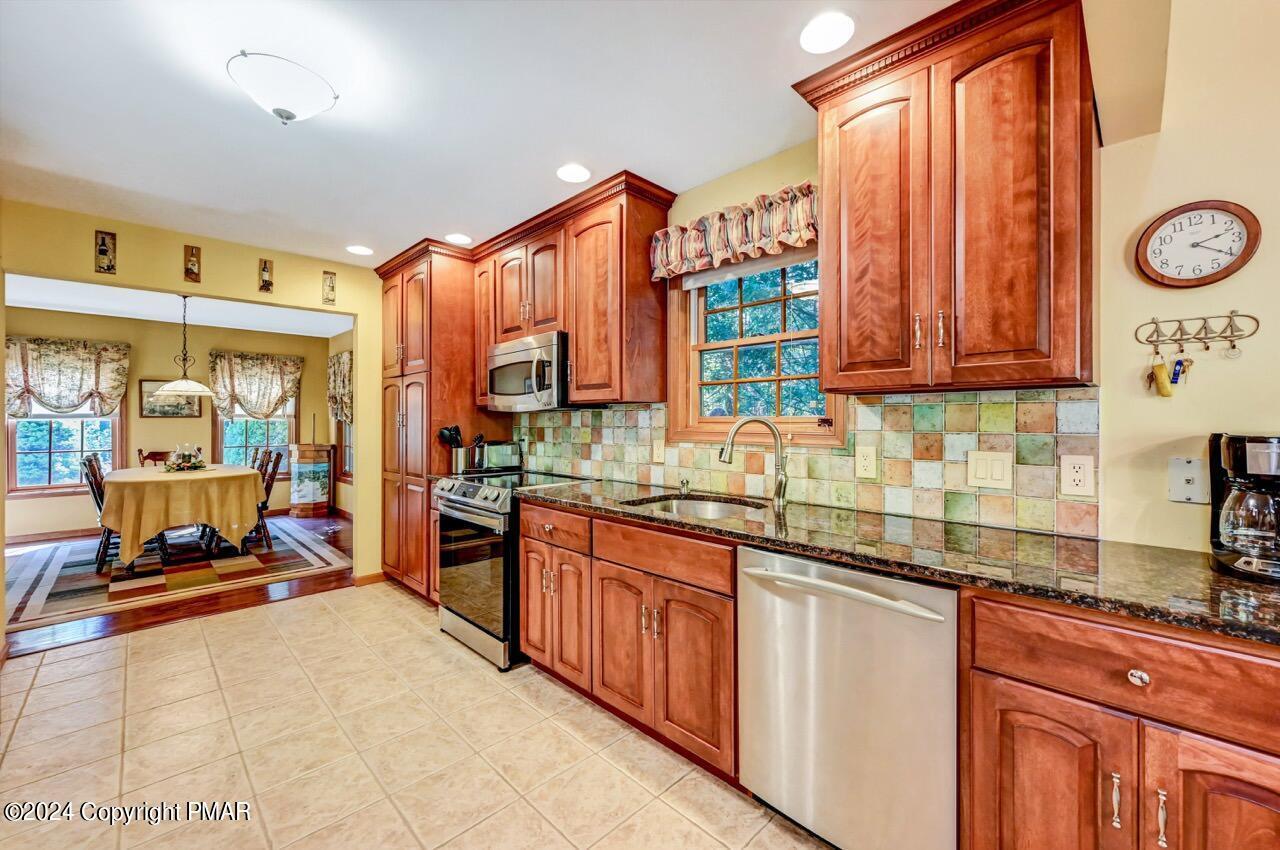2265 Hillcrest Drive Property Photo 10