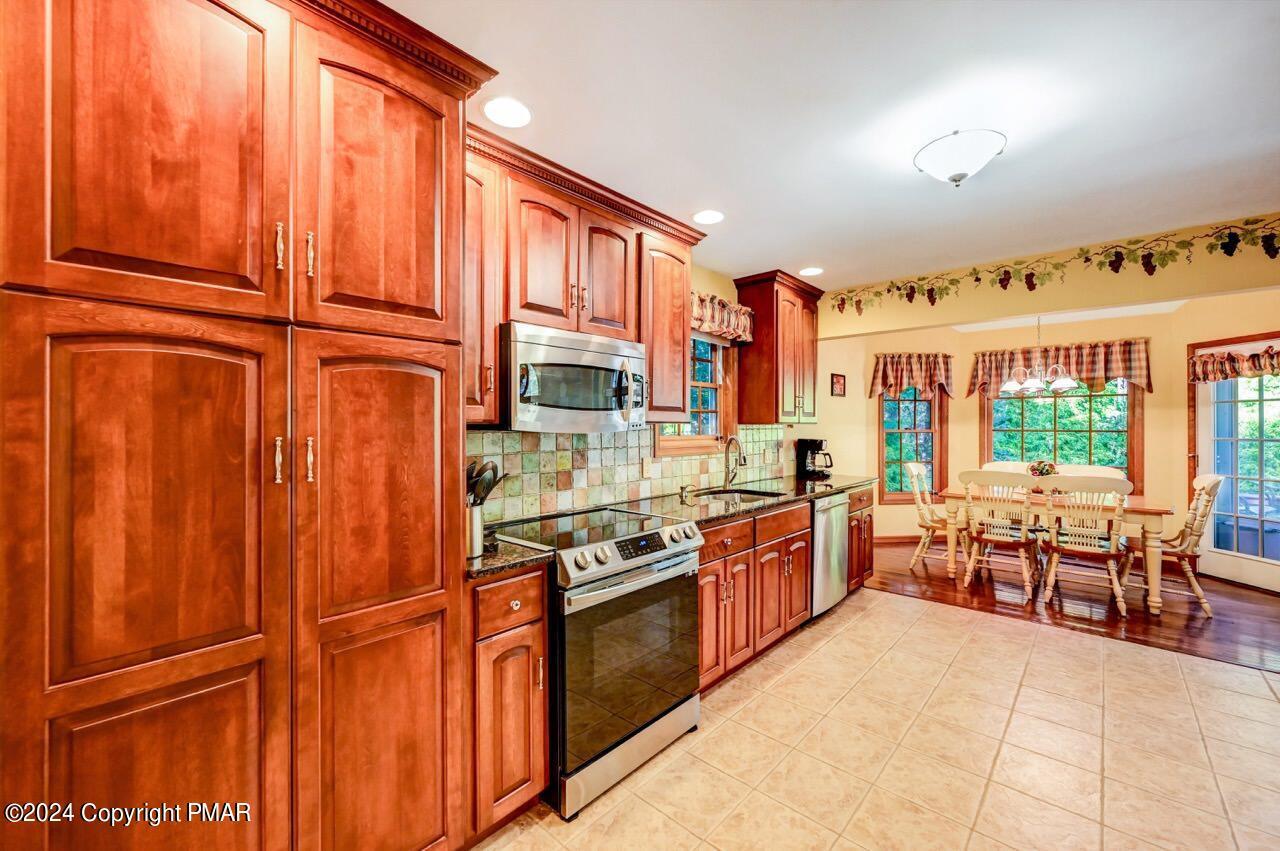 2265 Hillcrest Drive Property Photo 11
