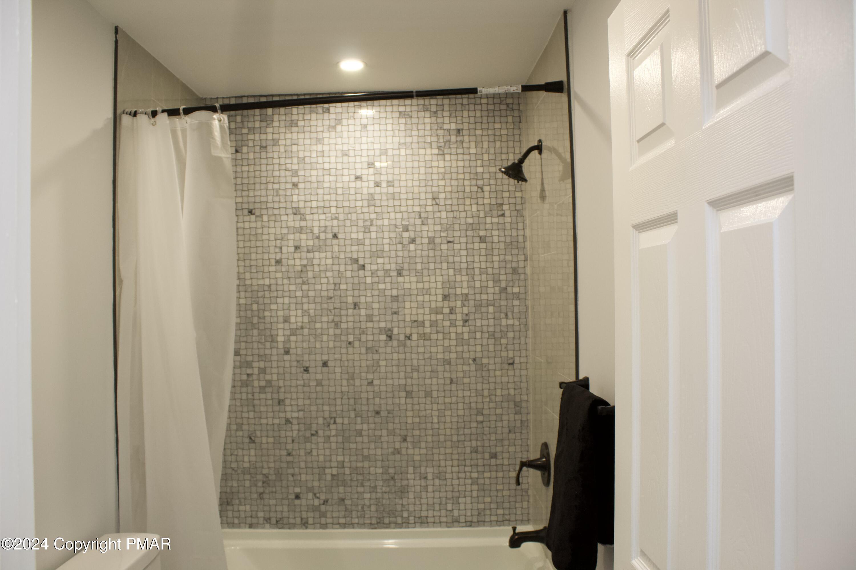 1044 Knollwood Drive Property Photo 18