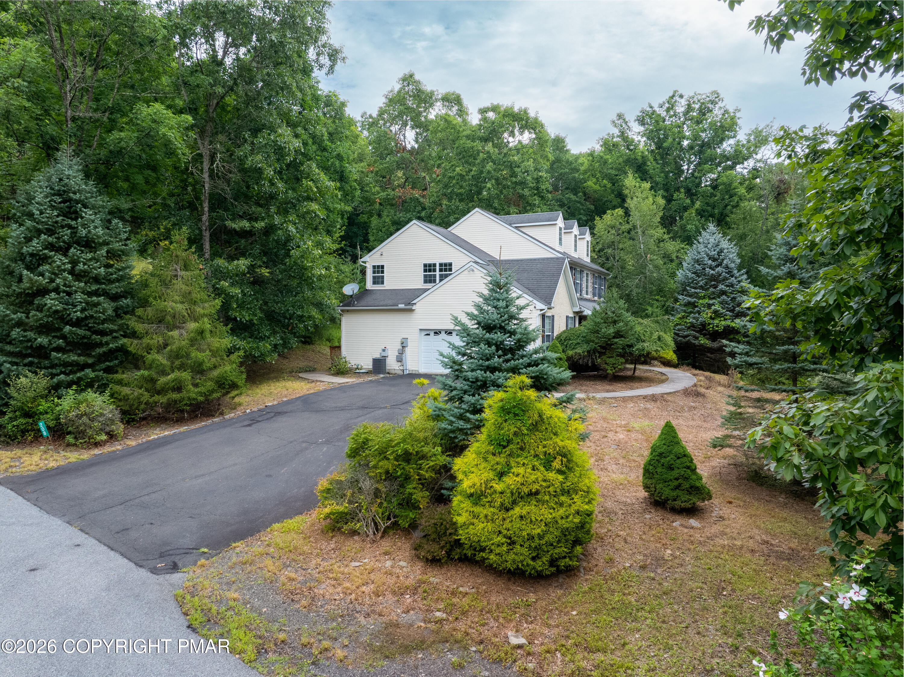 208 Fazio Way Property Photo 3