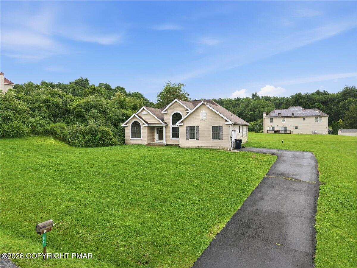 86 Northpark Drive E Property Photo 4