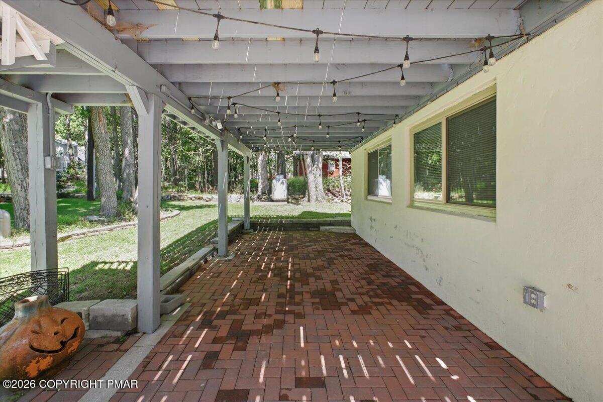 1055 Hunter Drive Property Photo 5