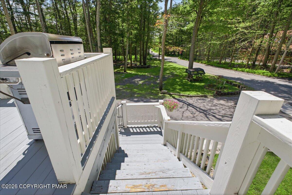 1055 Hunter Drive Property Photo 6