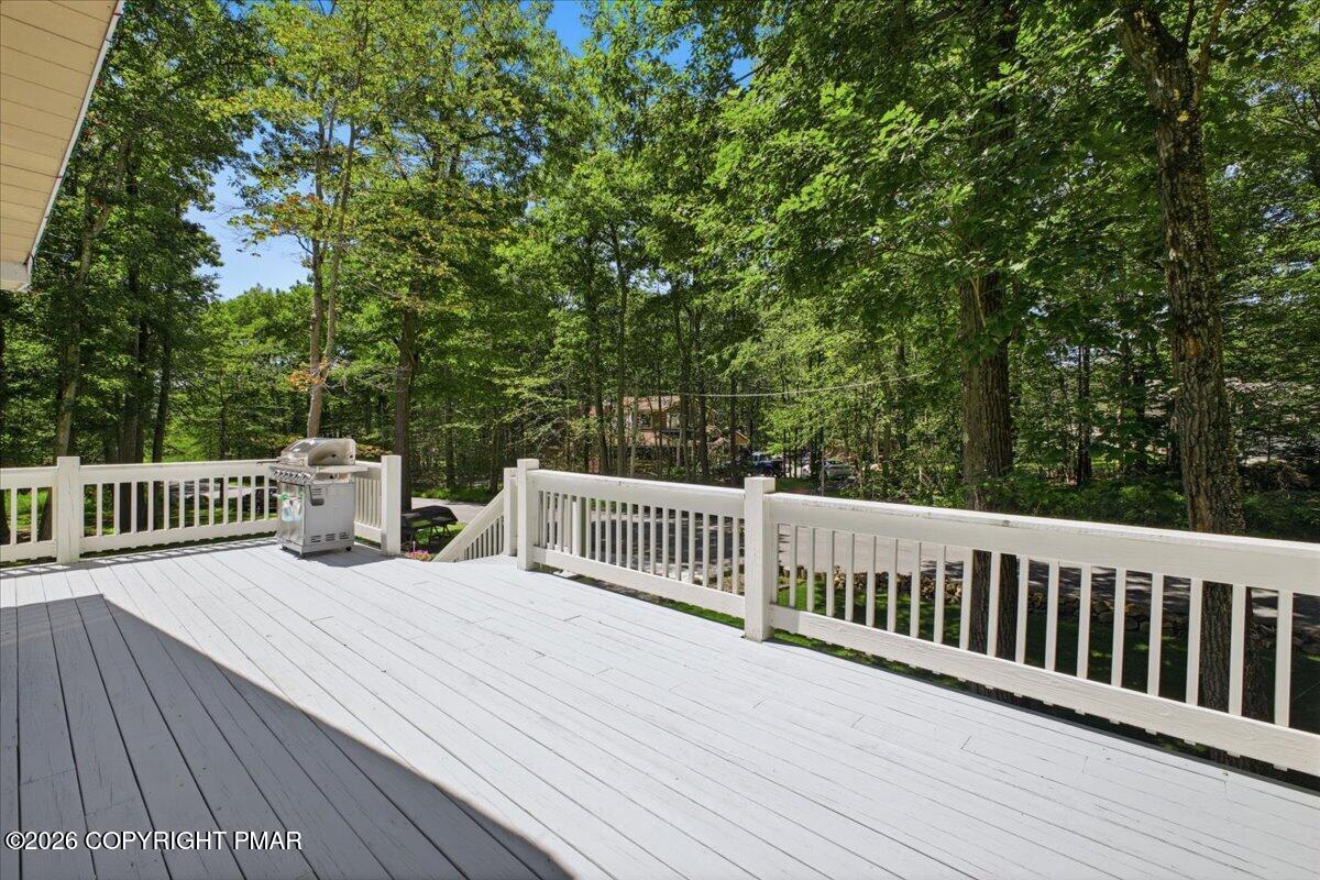 1055 Hunter Drive Property Photo 7