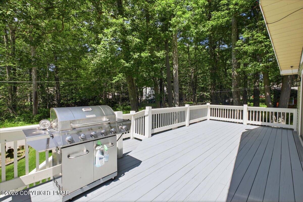 1055 Hunter Drive Property Photo 8