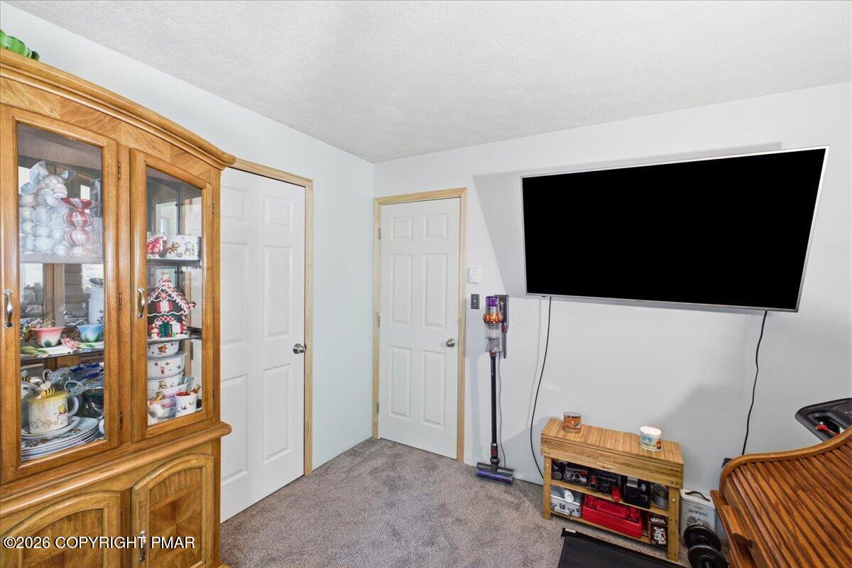 1055 Hunter Drive Property Photo 36