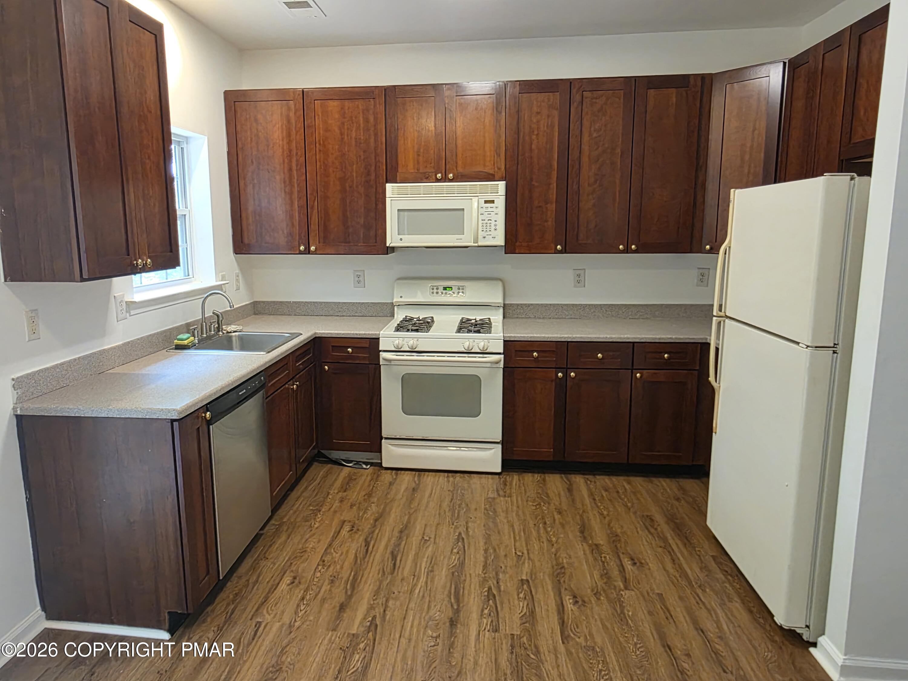 1027 Dorset Drive Property Photo 3