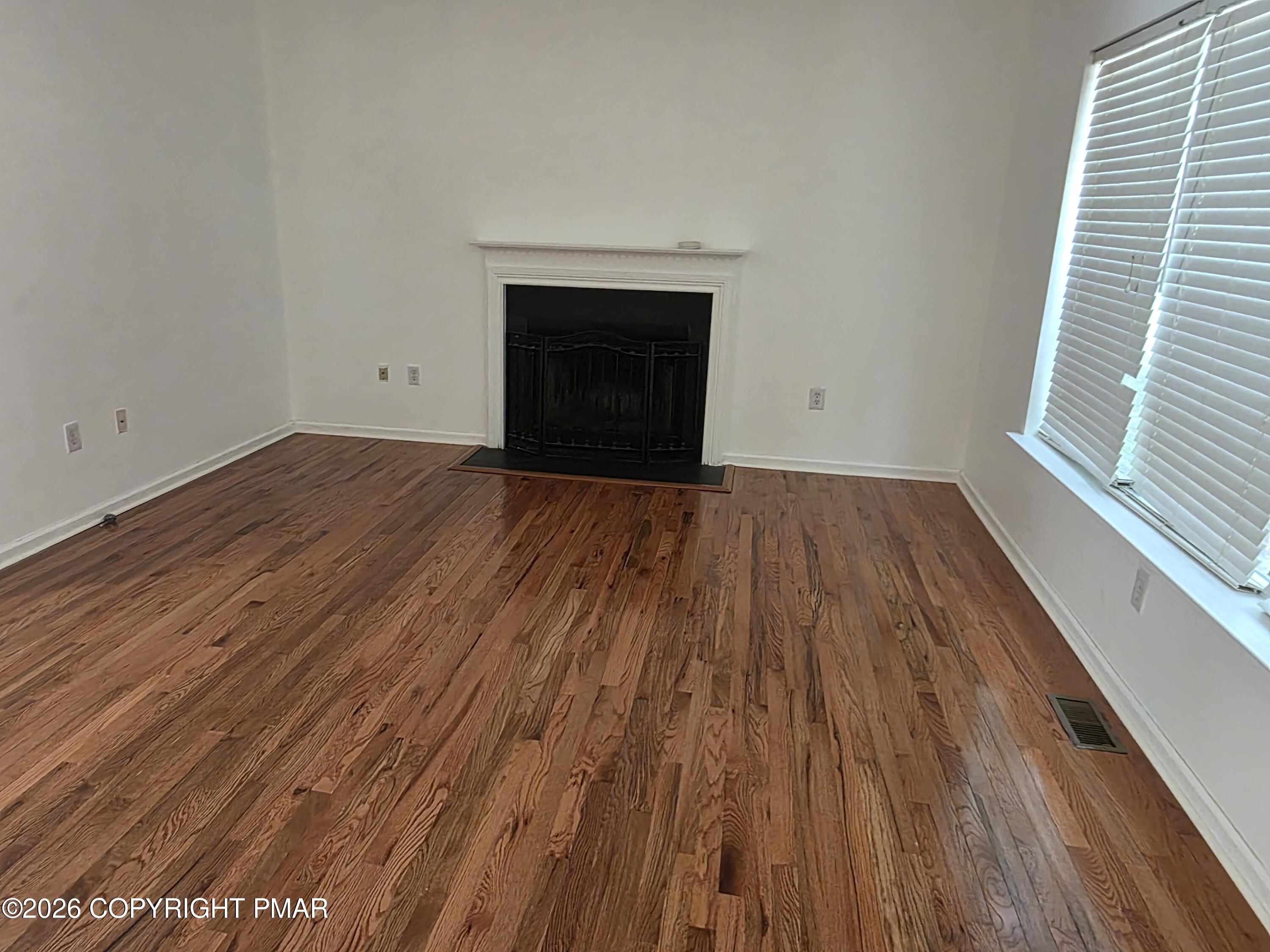1027 Dorset Drive Property Photo 4