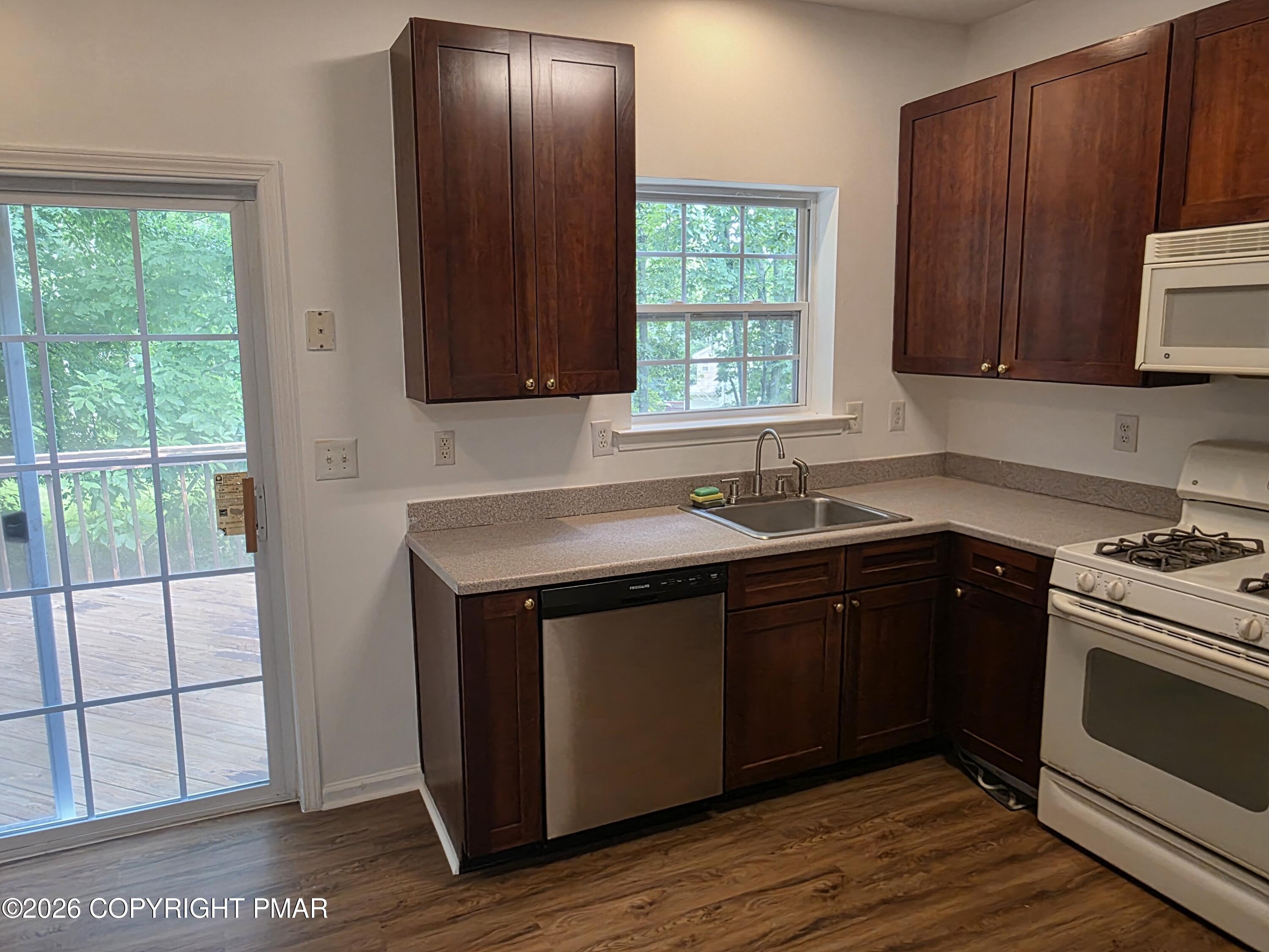 1027 Dorset Drive Property Photo 7