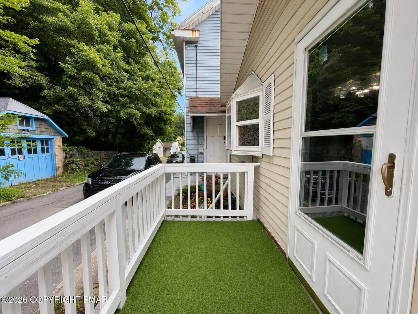 331 W Water Street Property Photo 5
