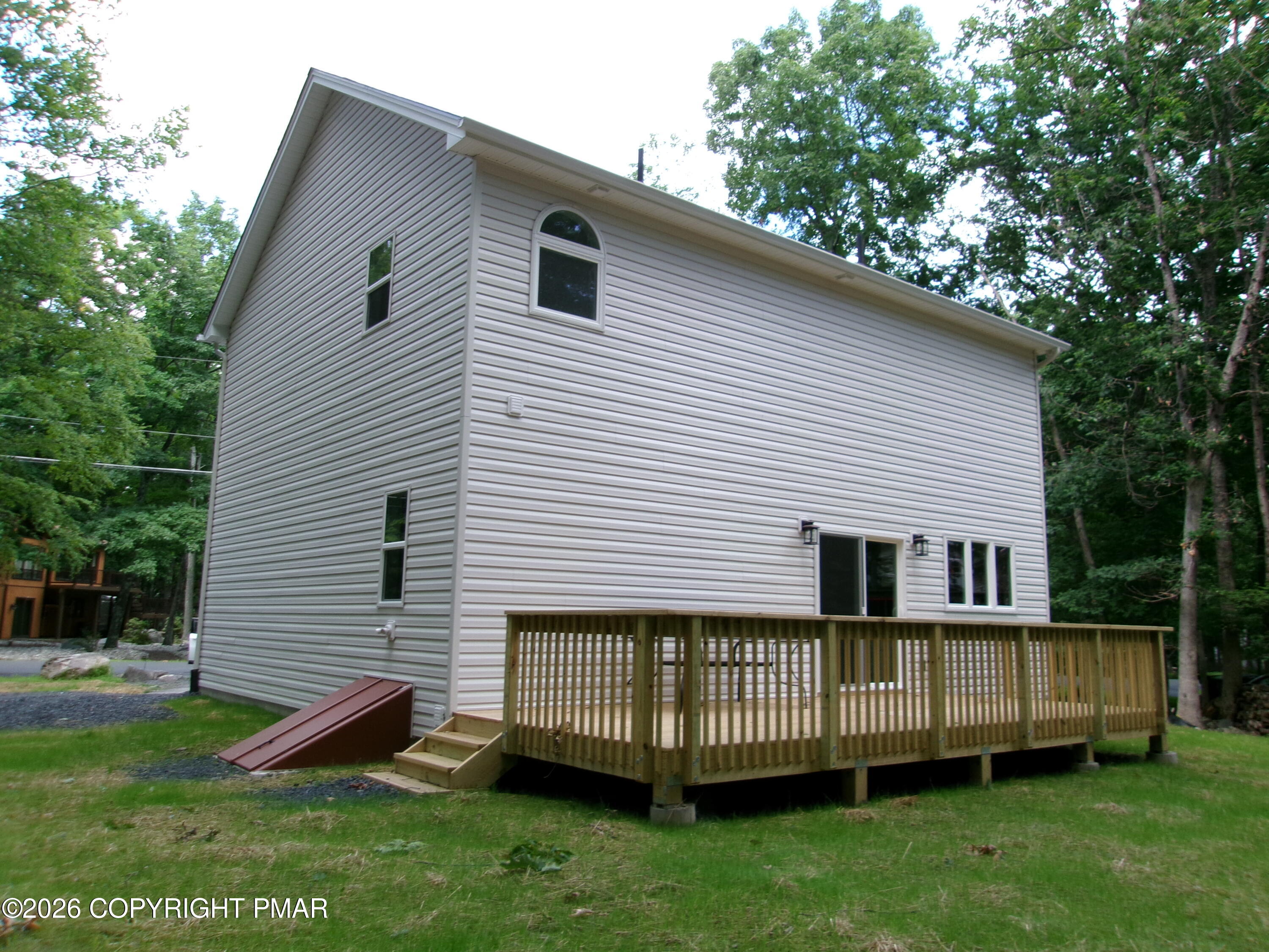4217 Woodacres Drive Property Photo 5