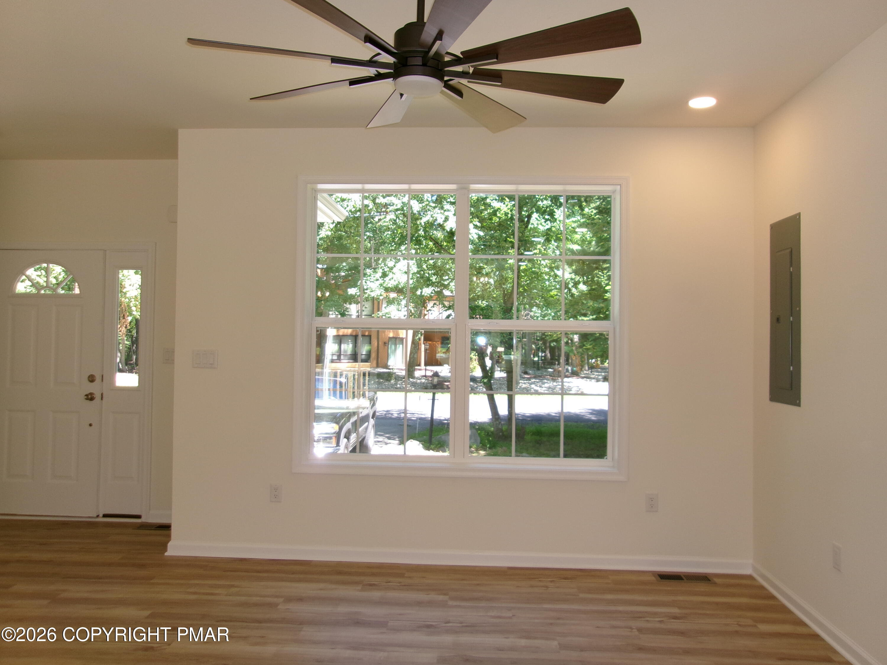 4217 Woodacres Drive Property Photo 9