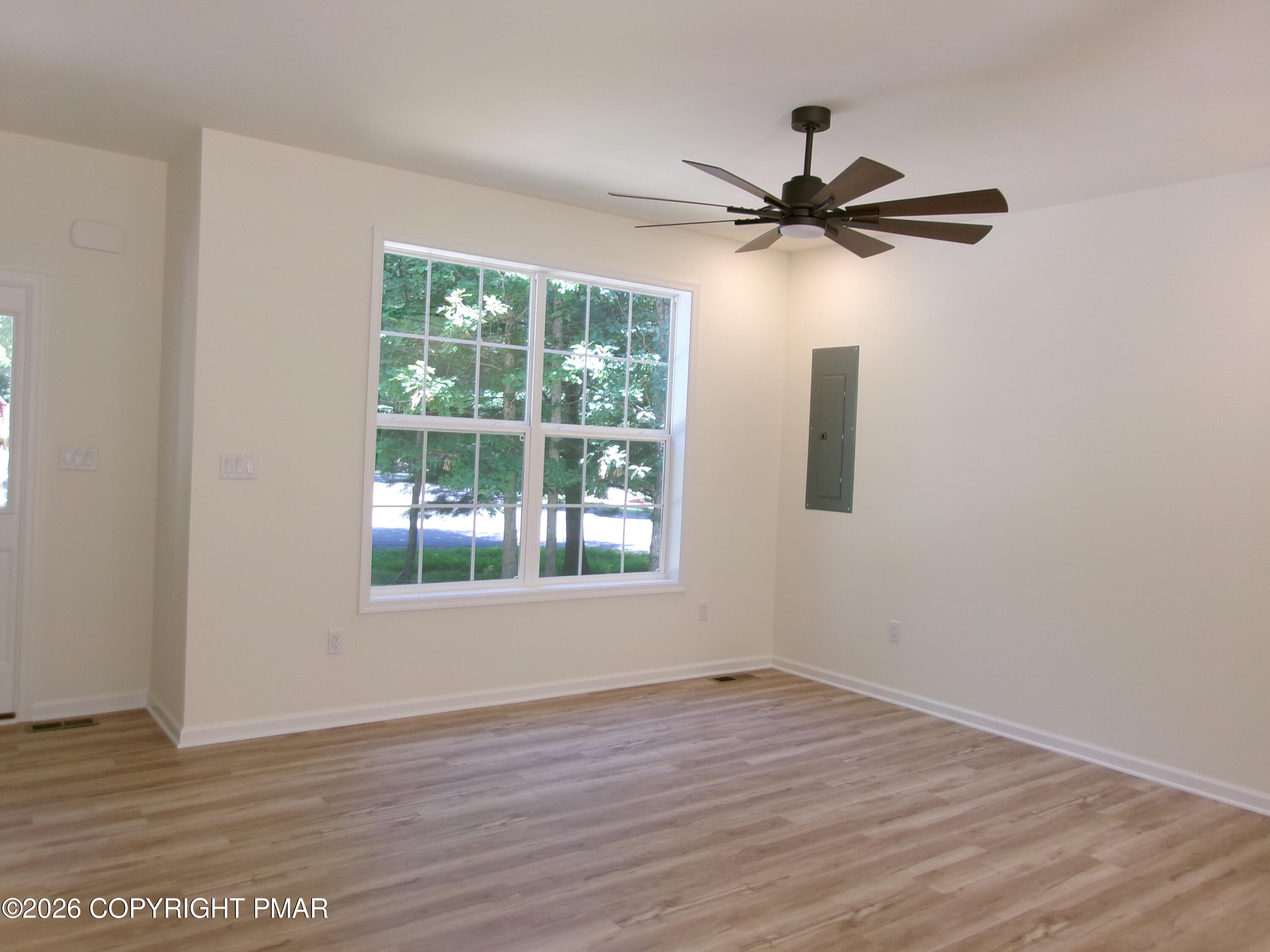 4217 Woodacres Drive Property Photo 10