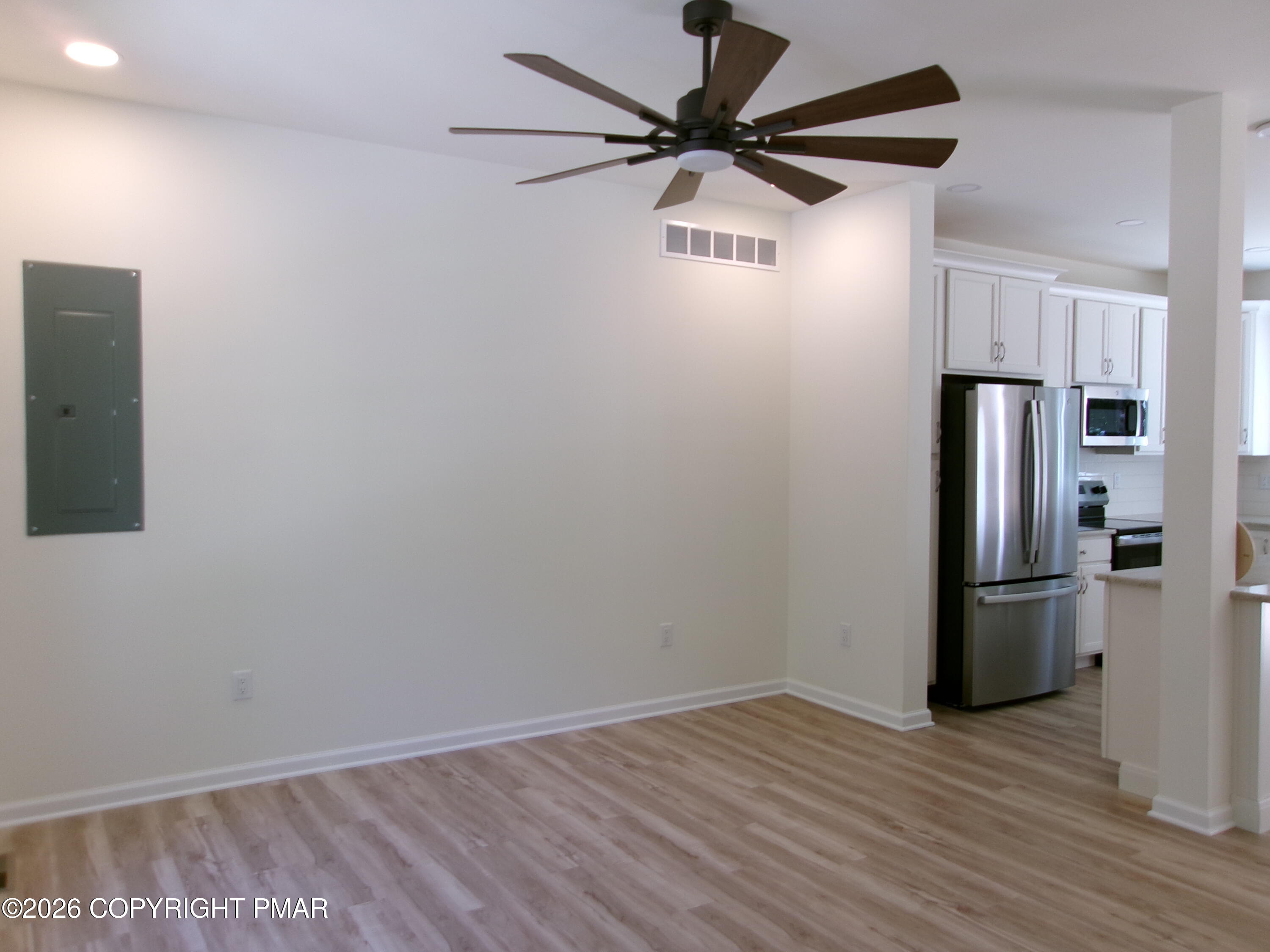 4217 Woodacres Drive Property Photo 11