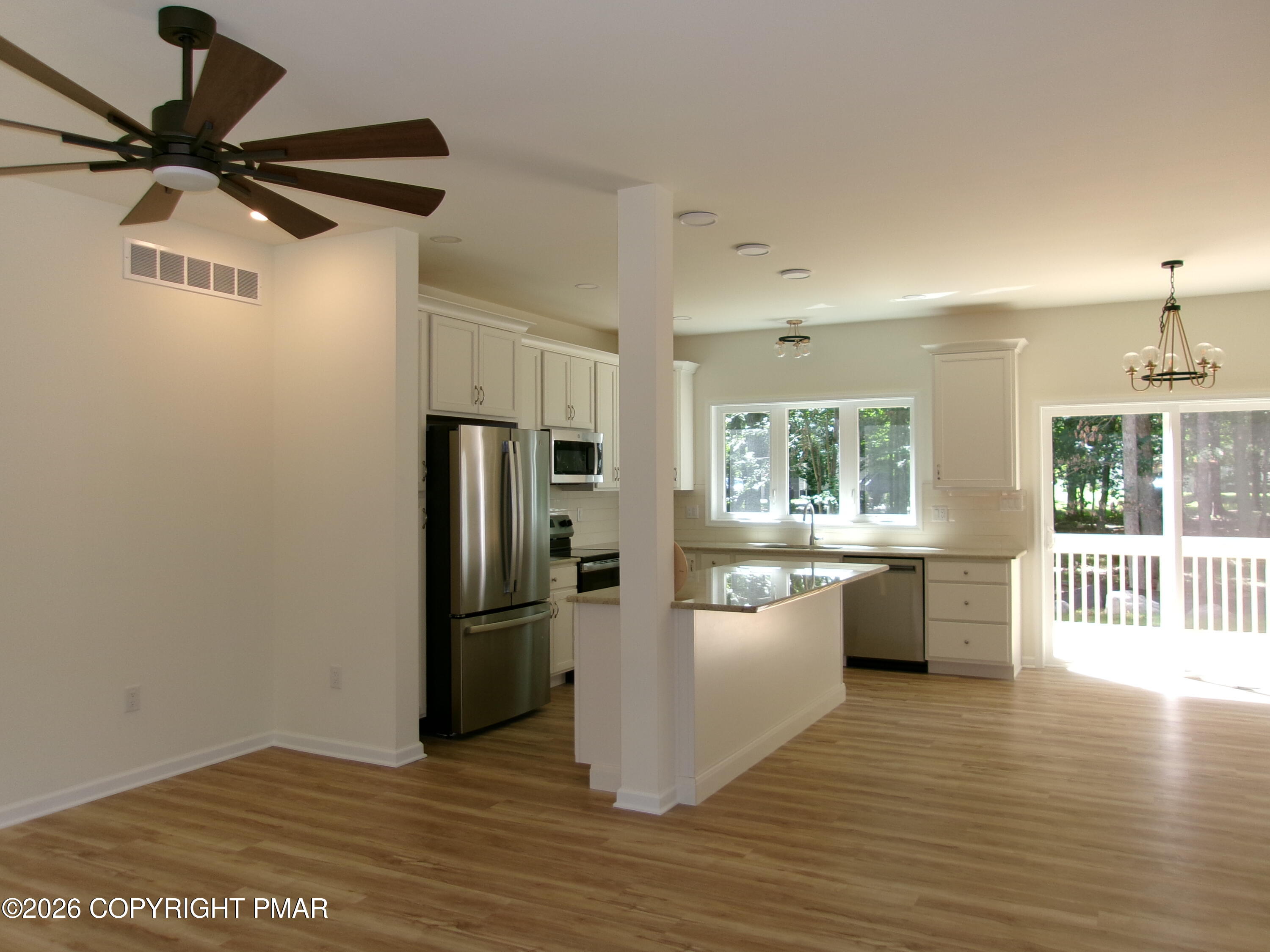 4217 Woodacres Drive Property Photo 12