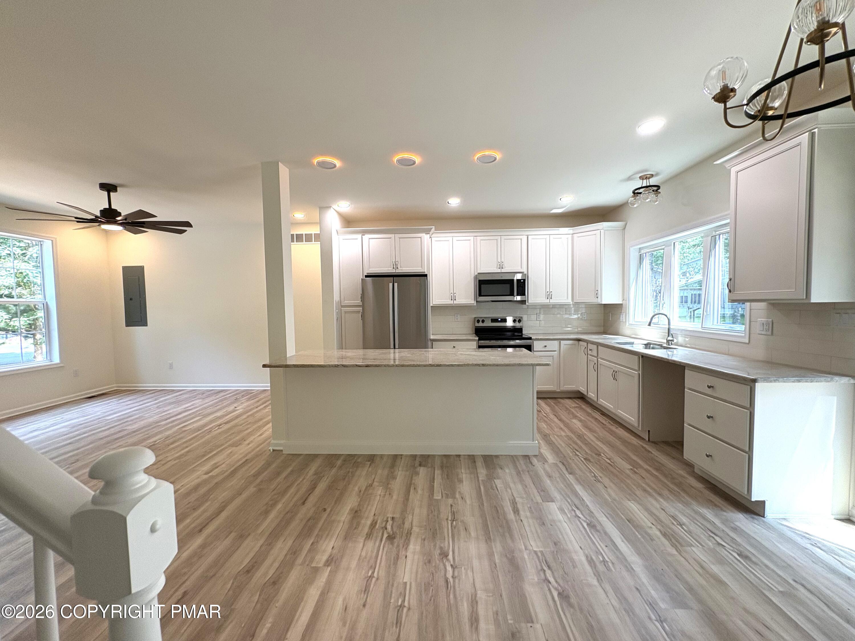 4217 Woodacres Drive Property Photo 16