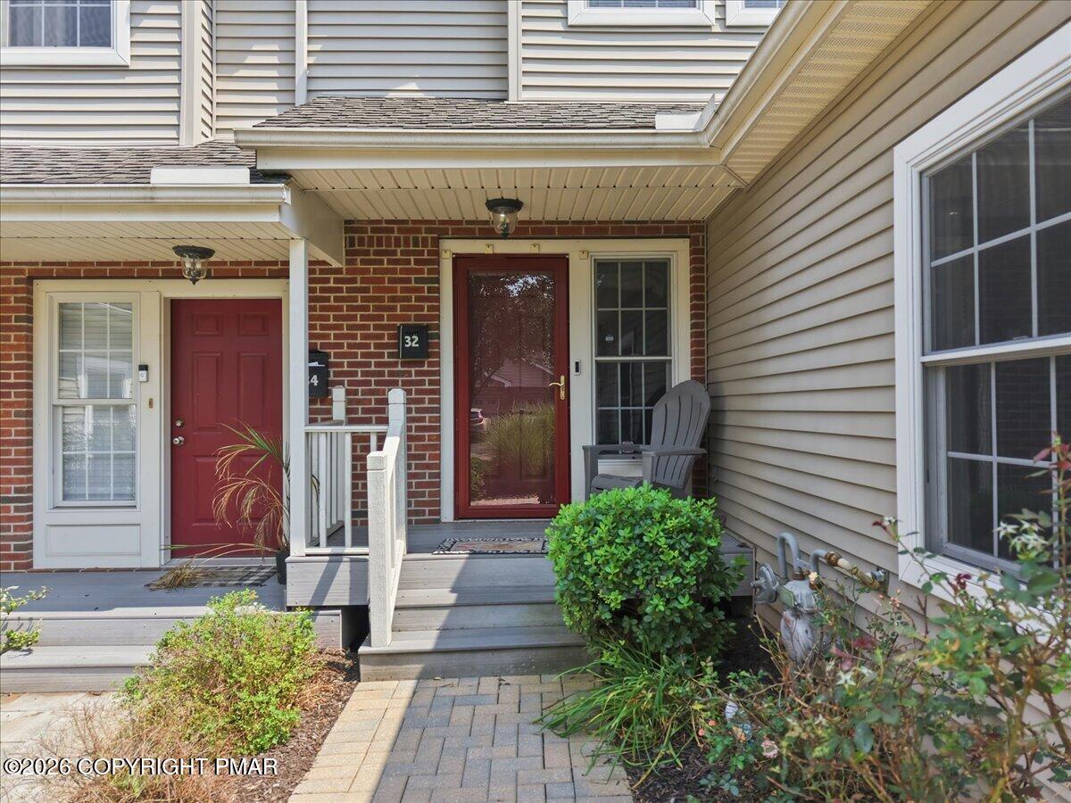 32 Oak Leaf Lane Property Photo 2
