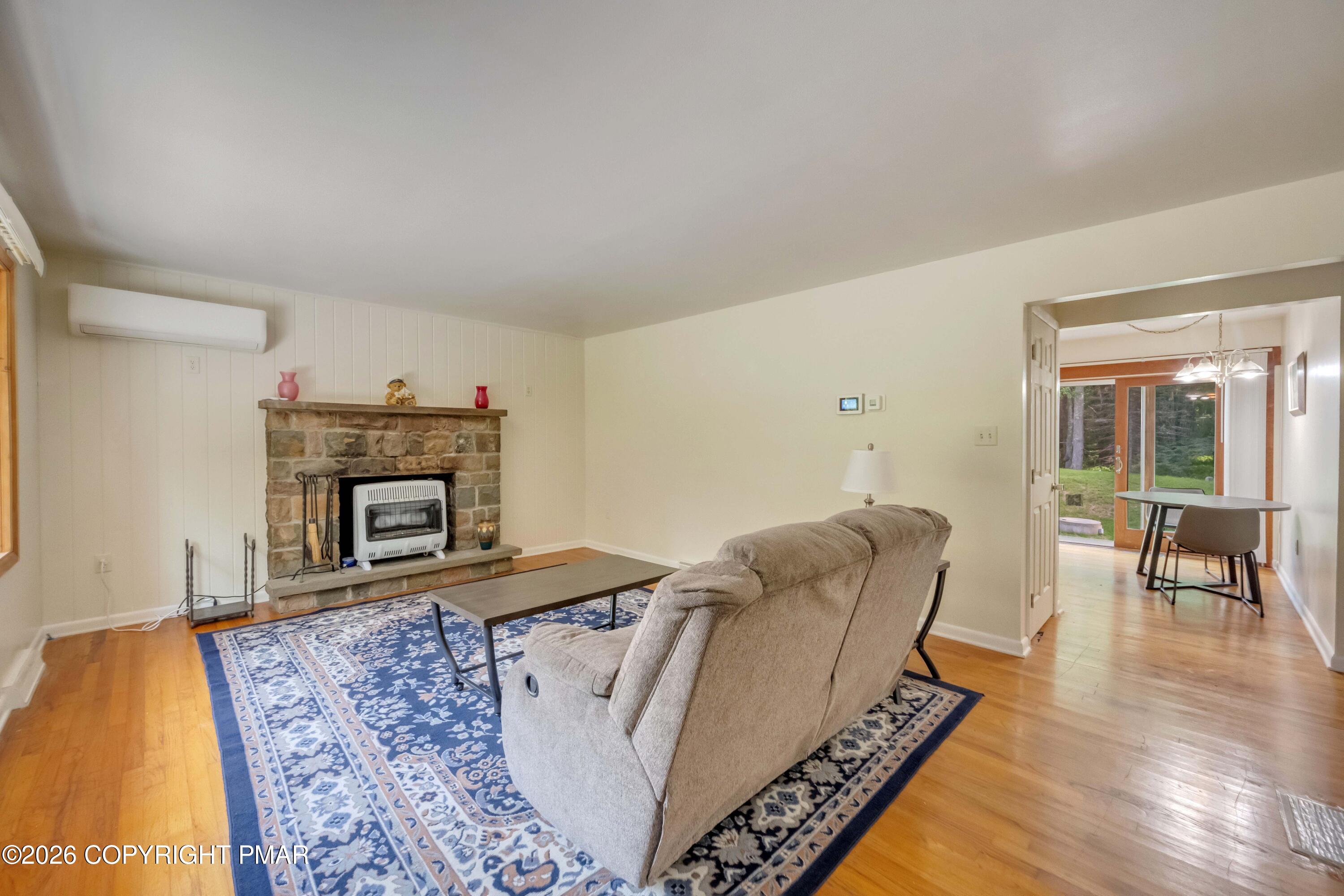 6469 Laurel Road Property Photo 4