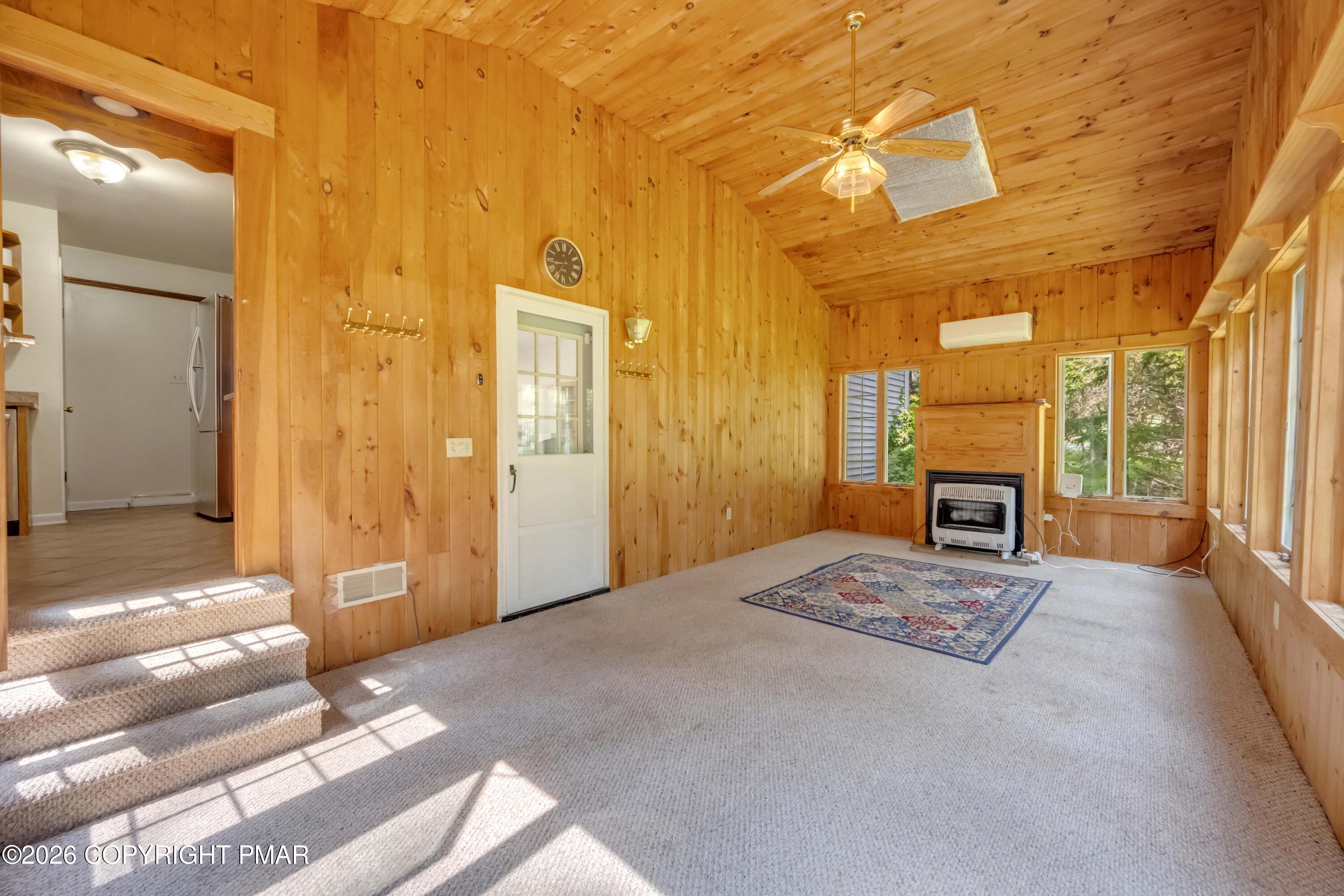 6469 Laurel Road Property Photo 9