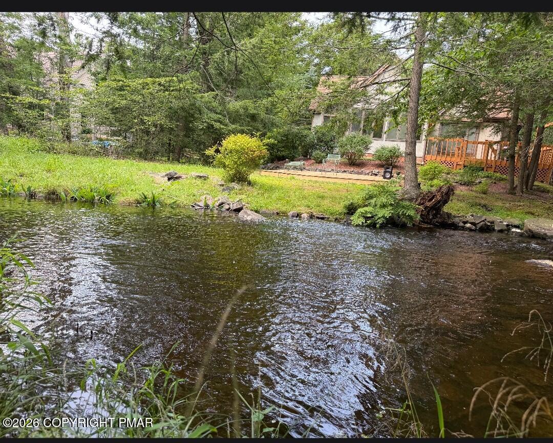 2208 Hillcrest Drive Property Photo 3