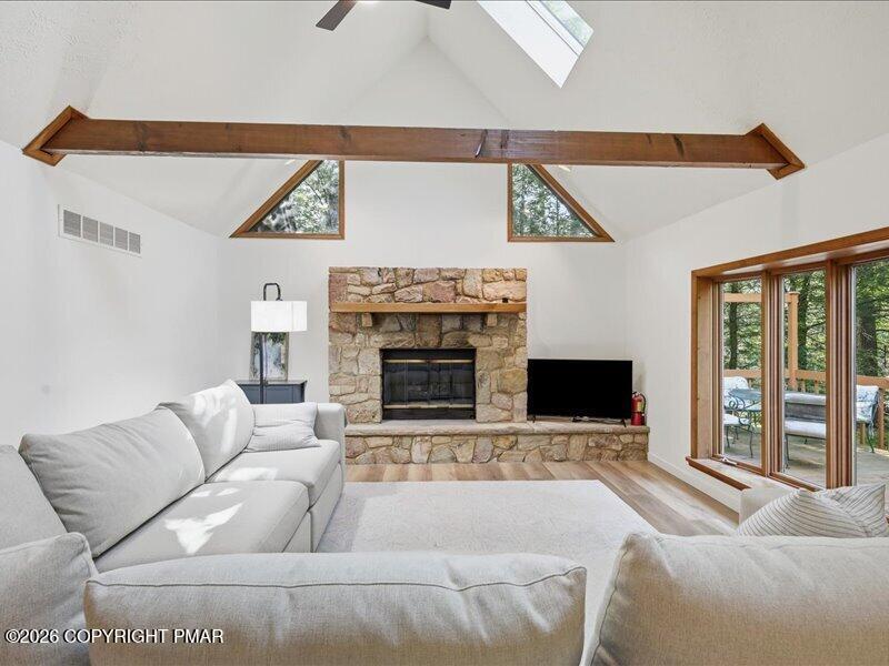 2208 Hillcrest Drive Property Photo 8