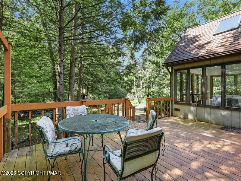 2208 Hillcrest Drive Property Photo 13
