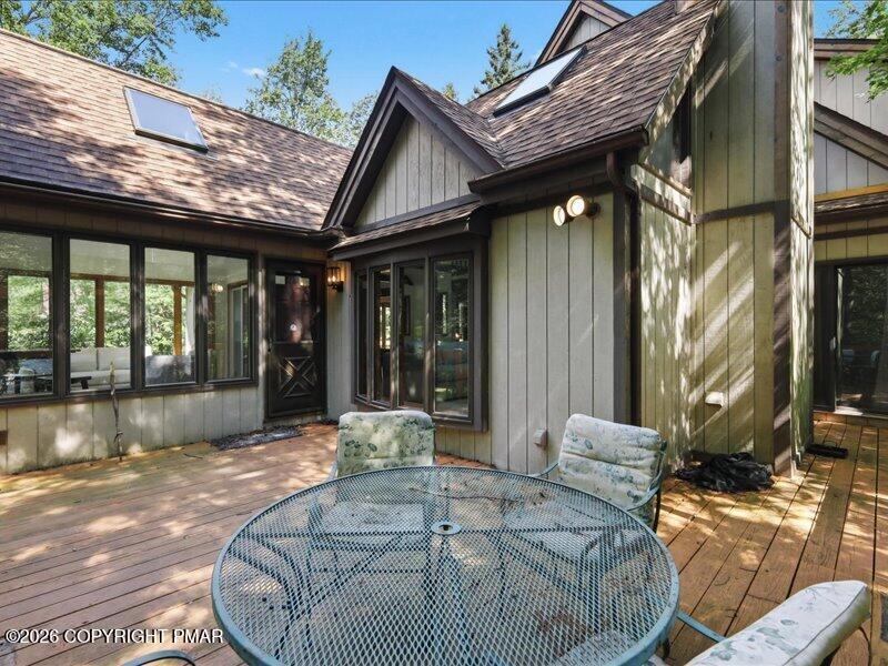 2208 Hillcrest Drive Property Photo 14