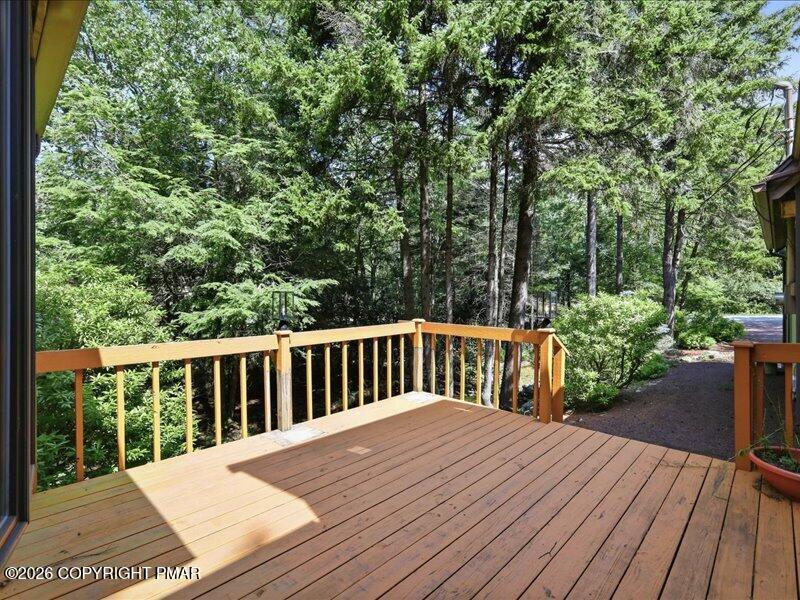 2208 Hillcrest Drive Property Photo 15