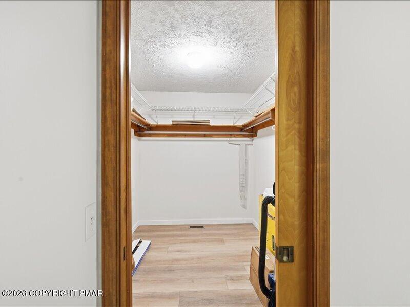 2208 Hillcrest Drive Property Photo 27