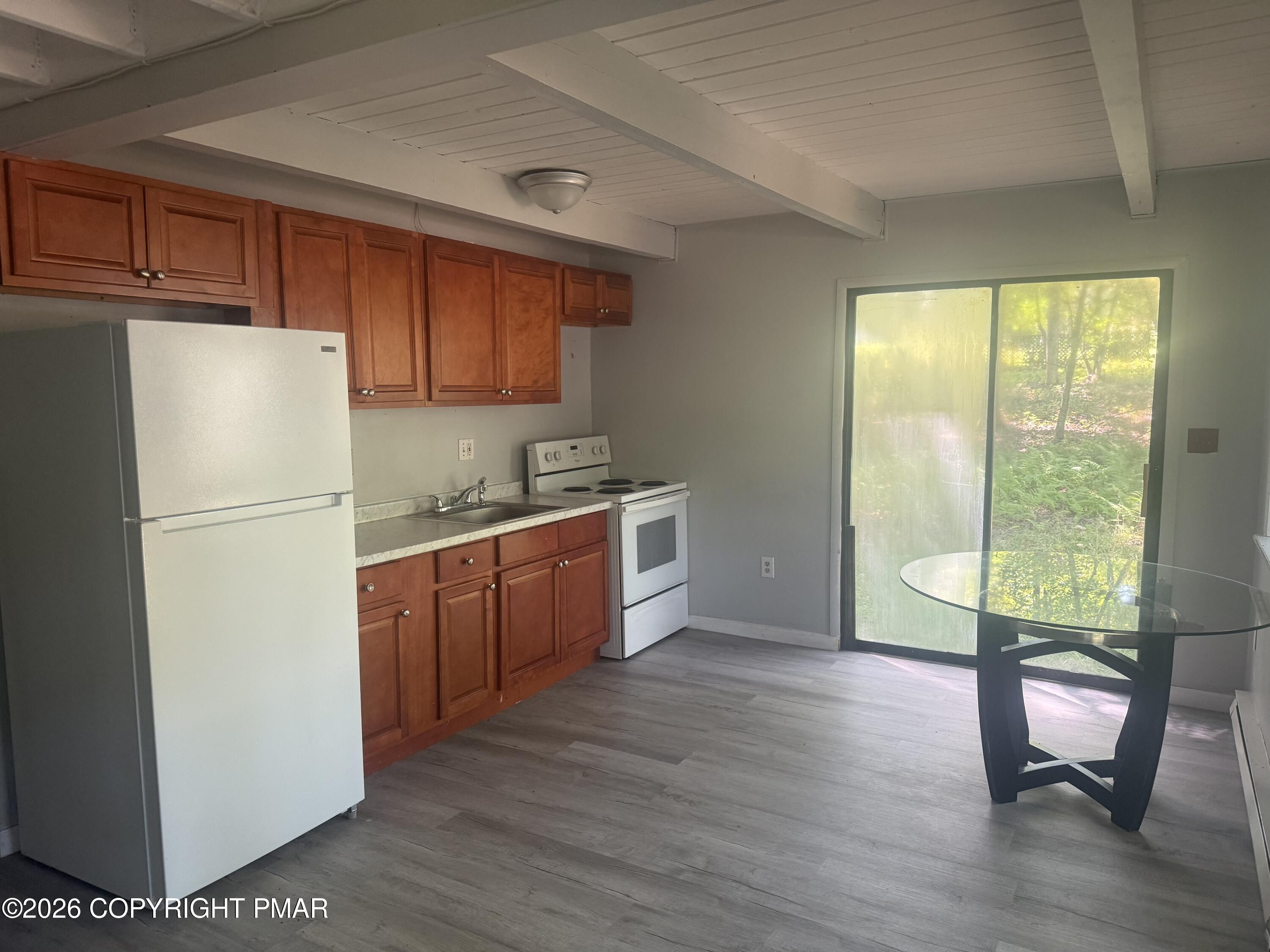 2111 Spring Drive Property Photo 6