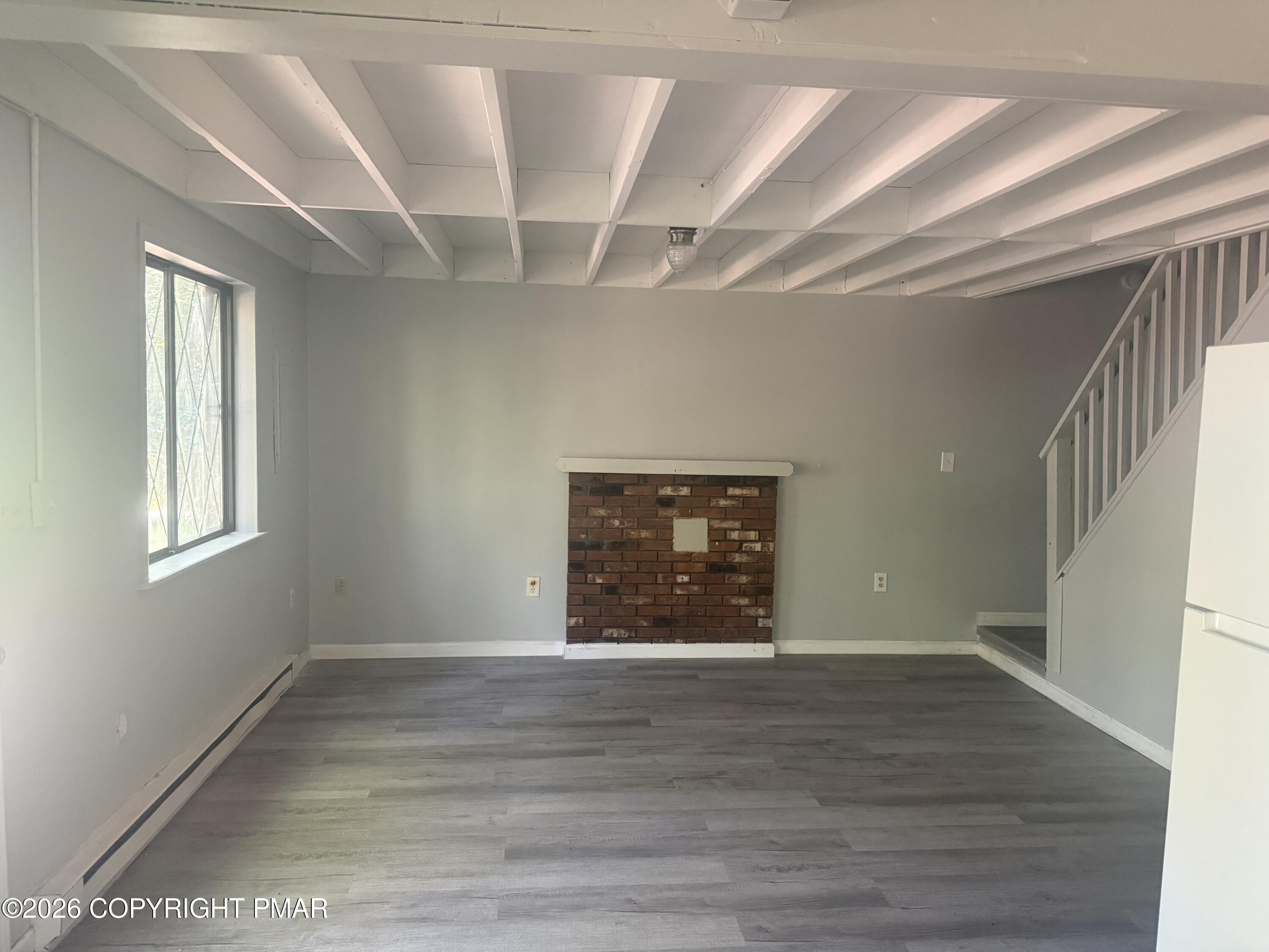 2111 Spring Drive Property Photo 8