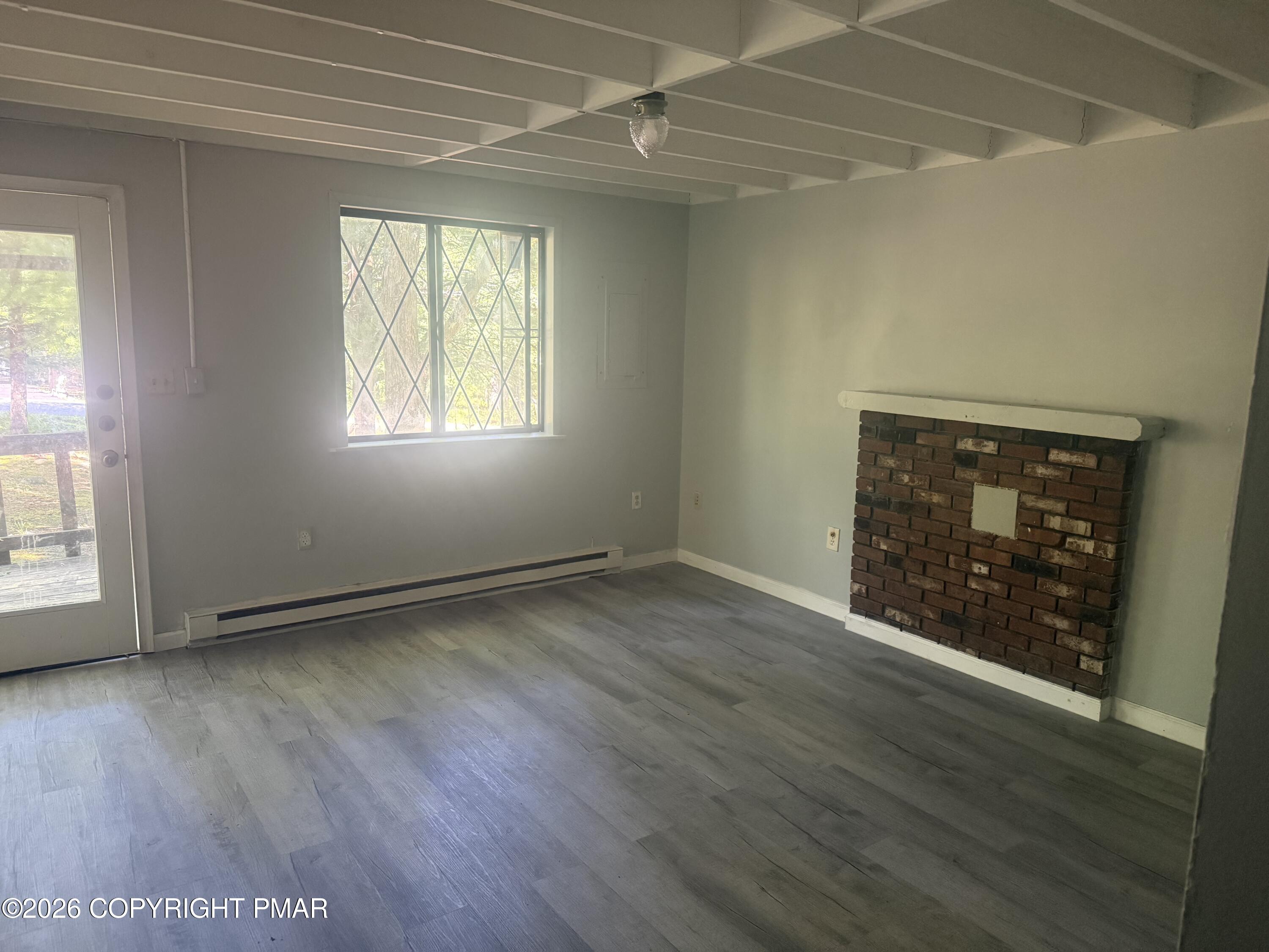 2111 Spring Drive Property Photo 9