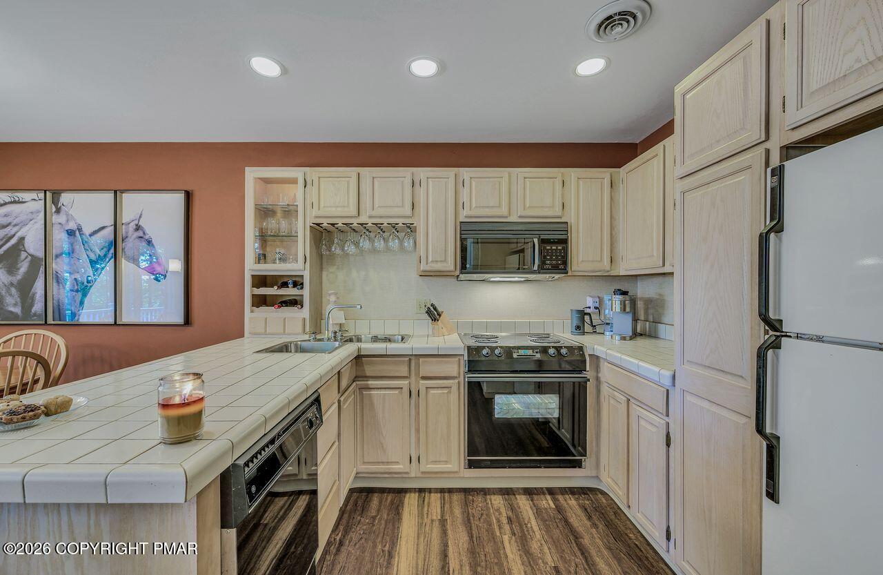 106 Laurelwoods Drive Property Photo 12