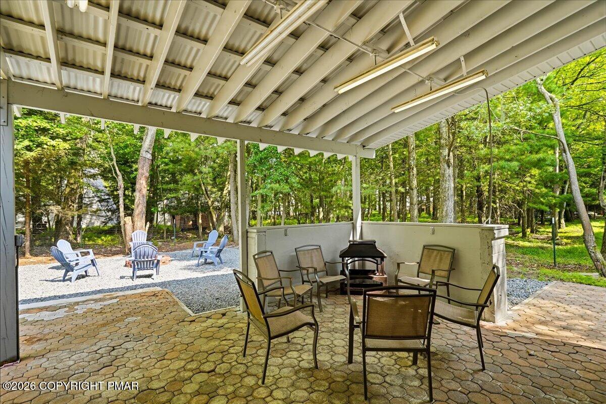 4116 Low Ridge Road Property Photo 8
