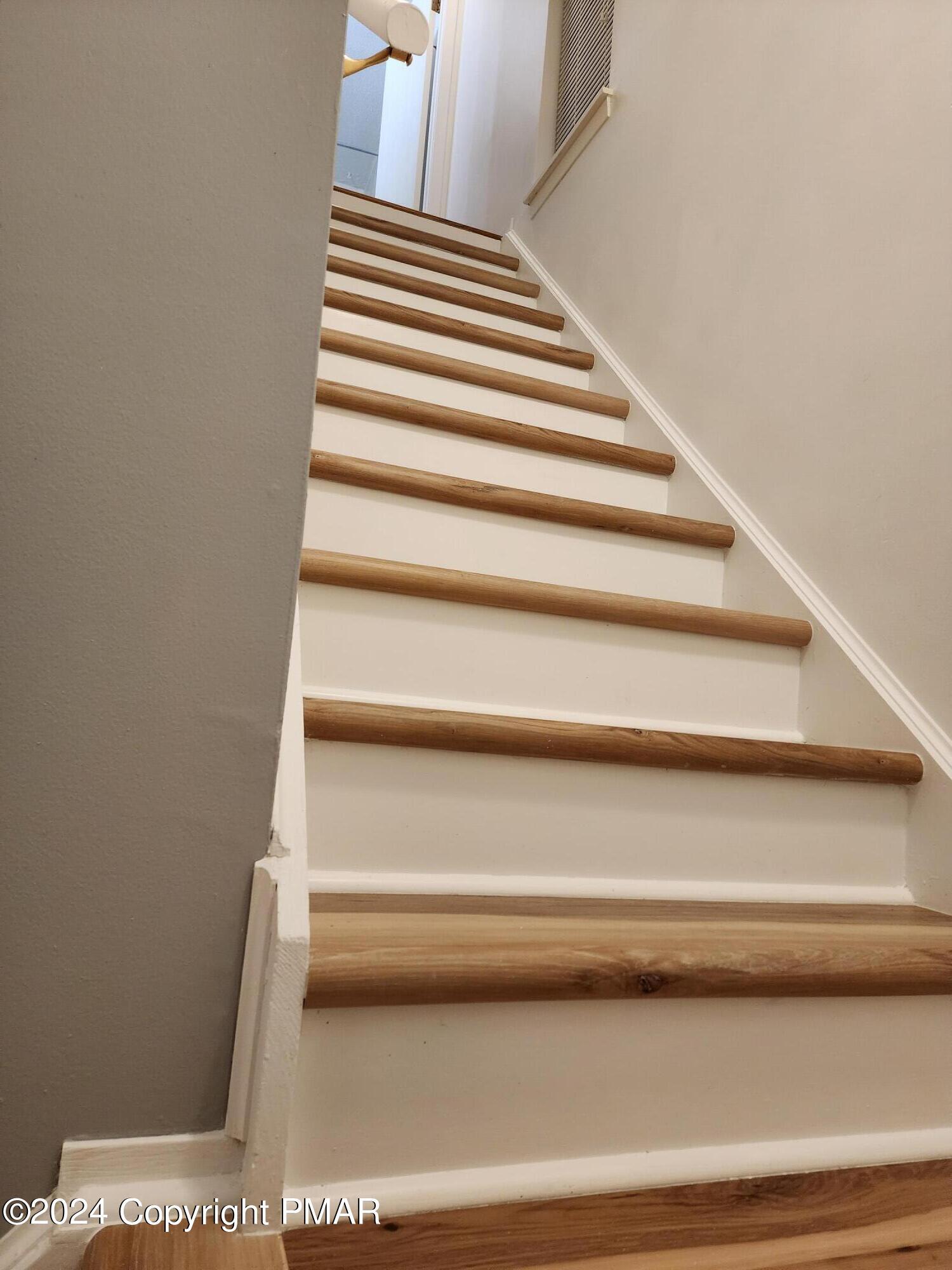 513 Wales Court Property Photo 4