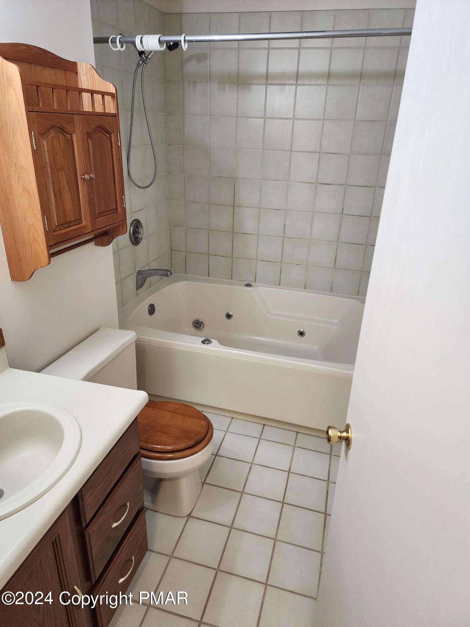 513 Wales Court Property Photo 5