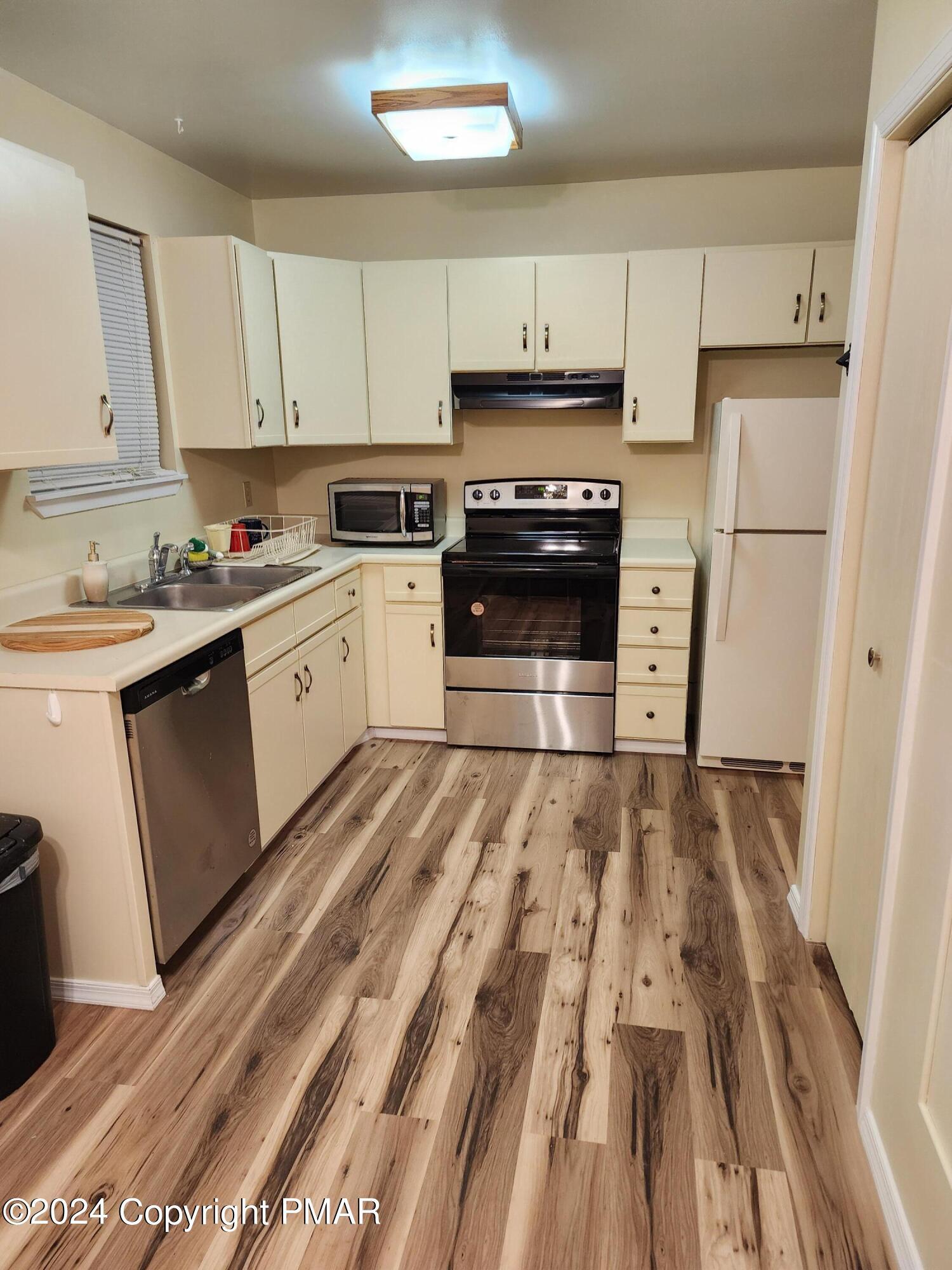 513 Wales Court Property Photo 8