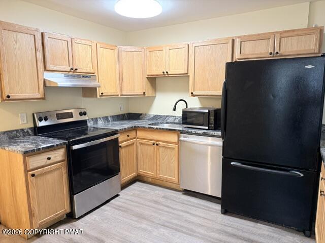 328 Crewe Court Property Photo 3