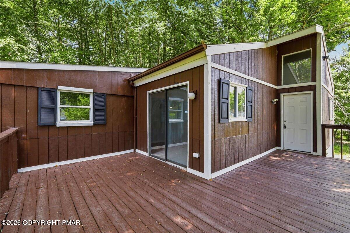 4774 Pine Ridge Drive W Property Photo 3