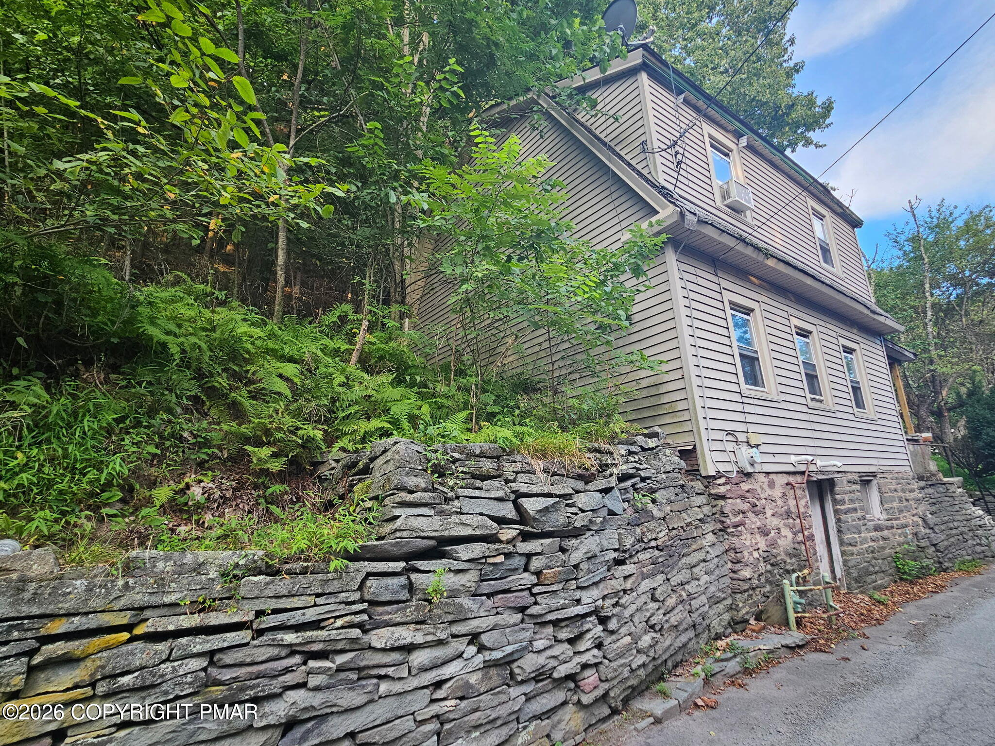 455 Riverside Drive Property Photo 3