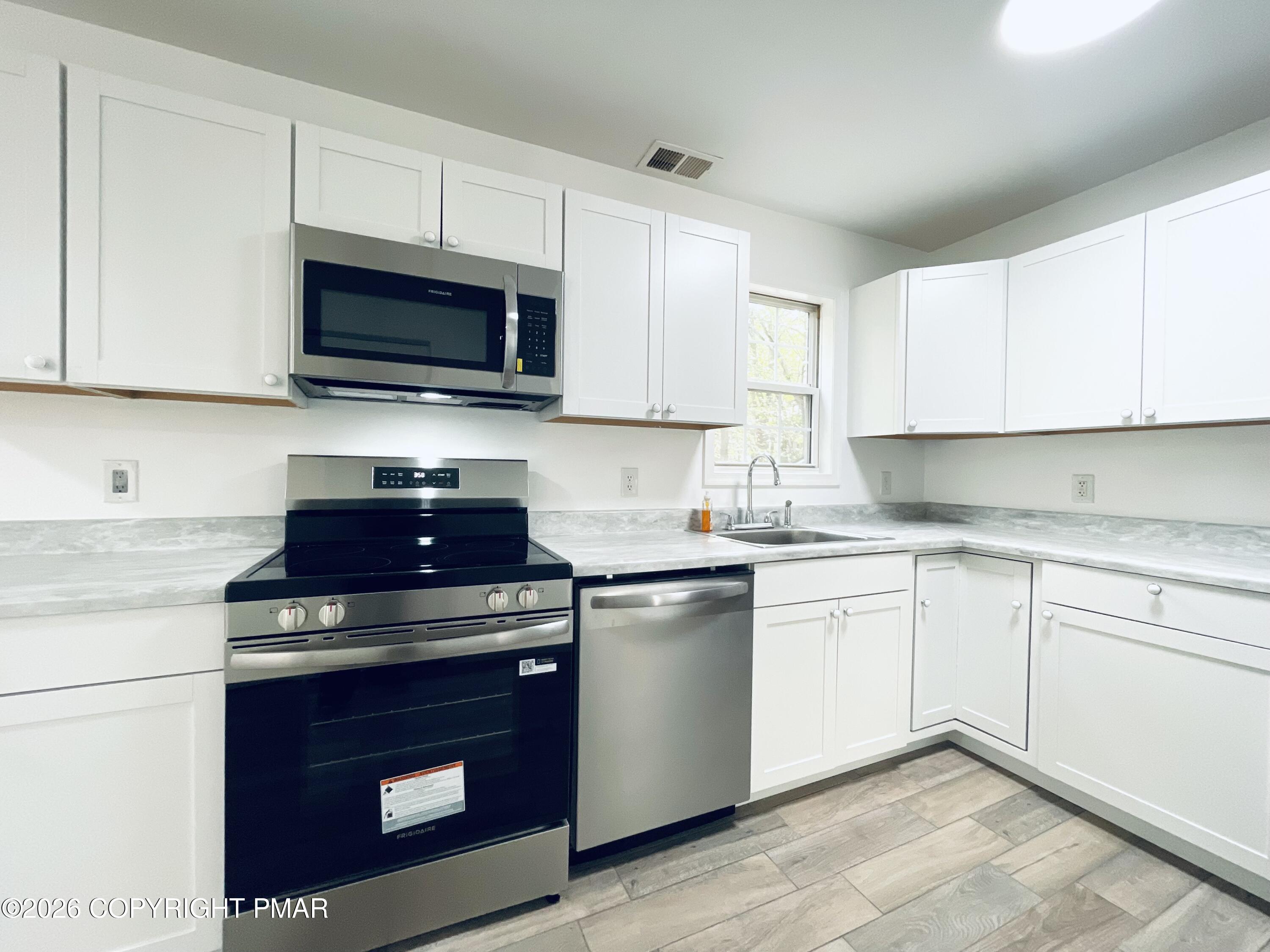 1226 Country Place Drive Property Photo 3