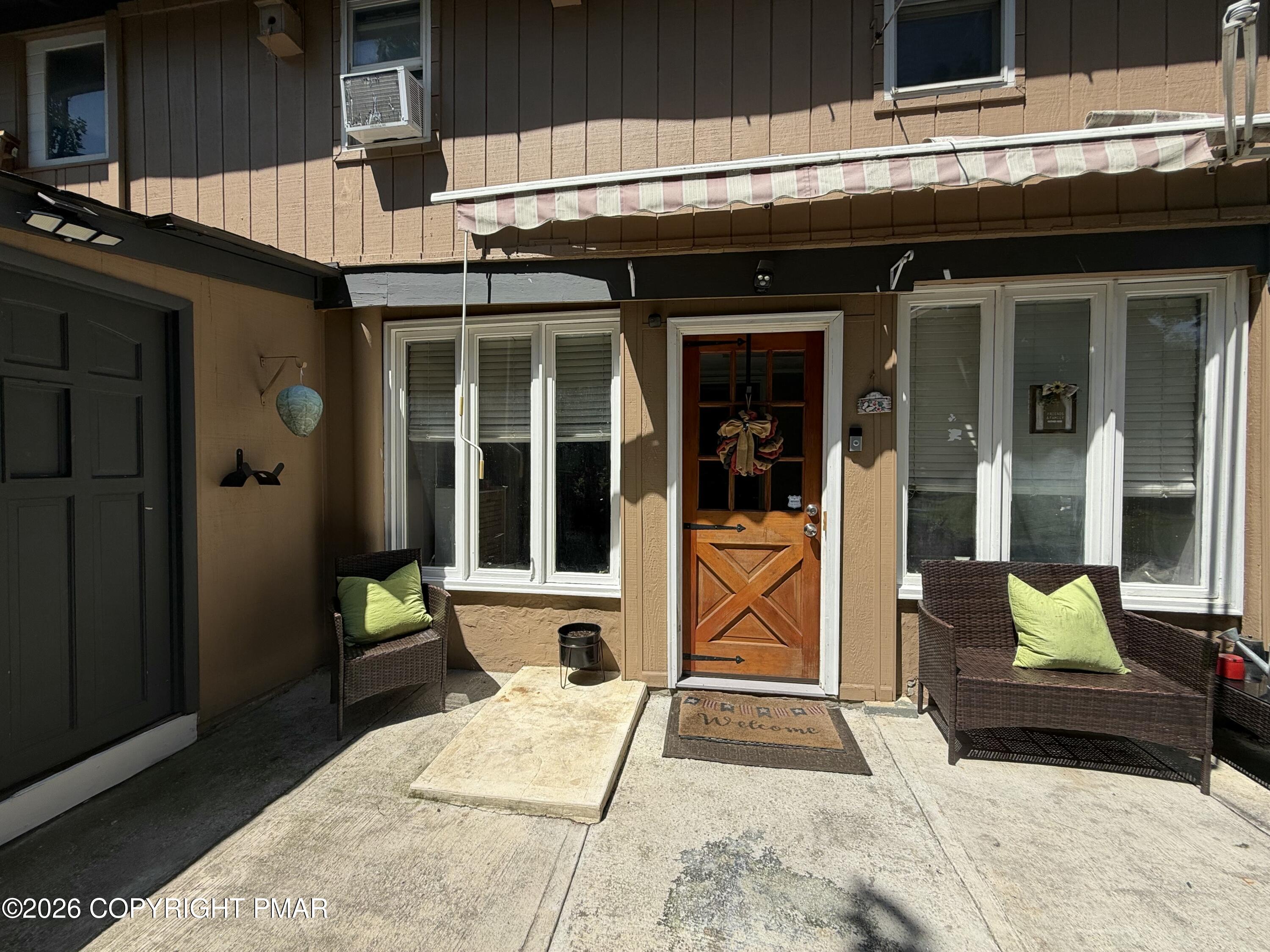 2406 W Emaus Avenue Property Photo 2