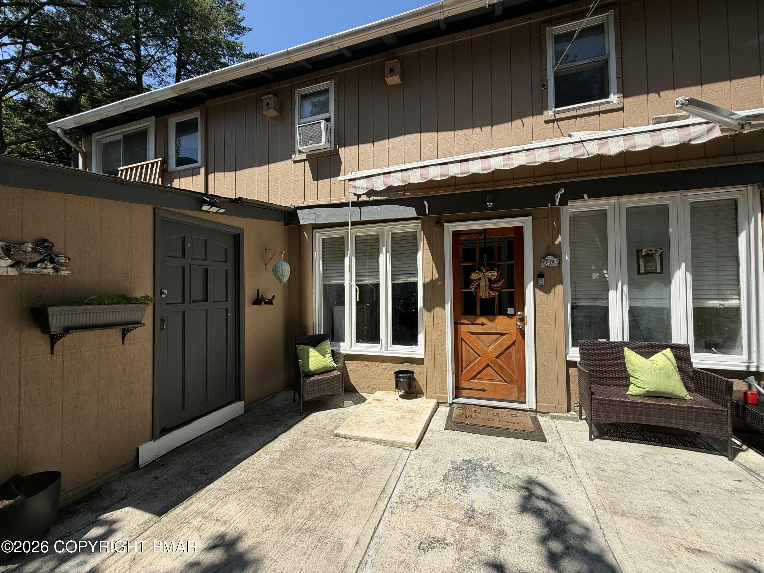2406 W Emaus Avenue Property Photo 3