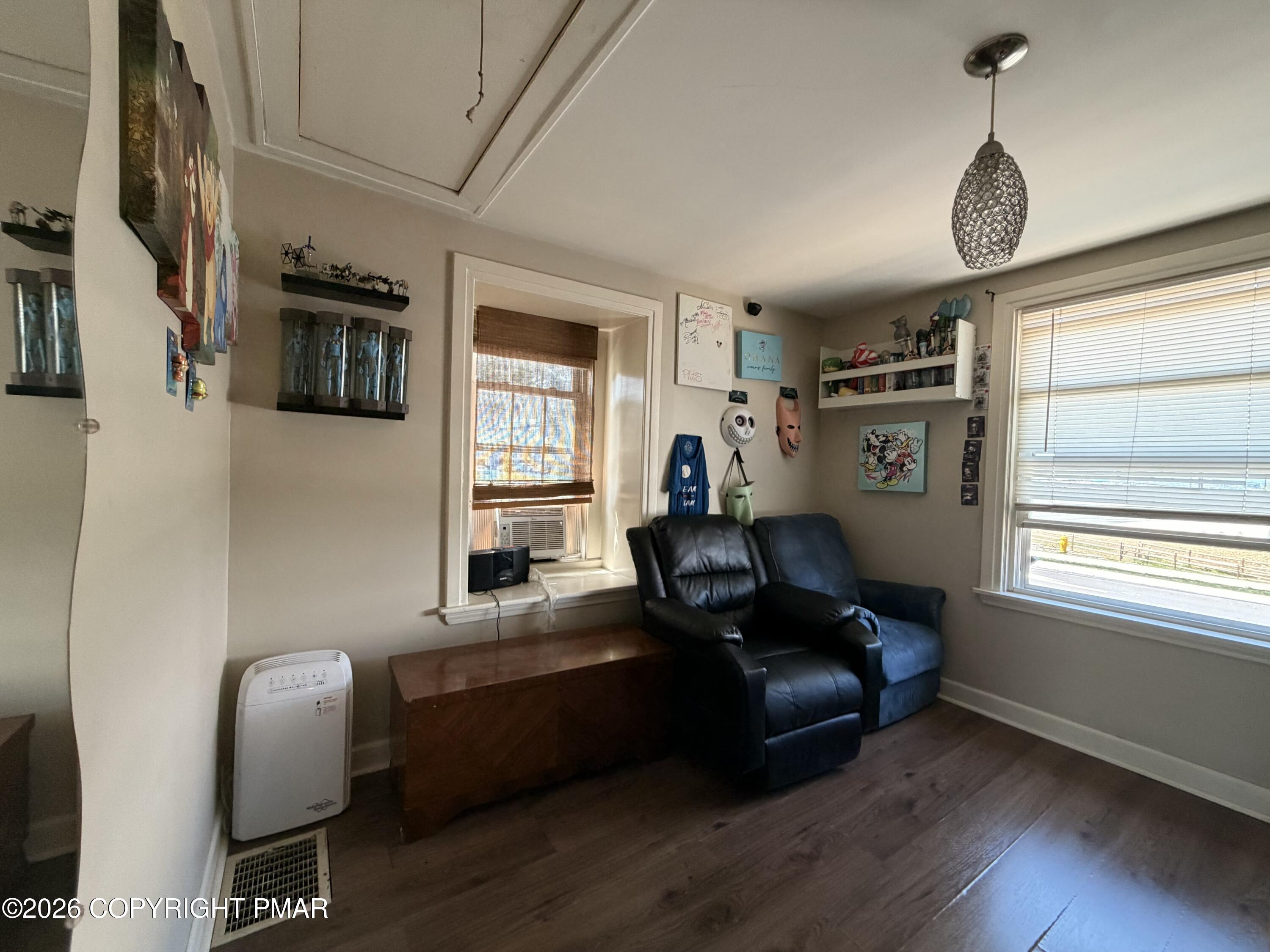 2406 W Emaus Avenue Property Photo 13