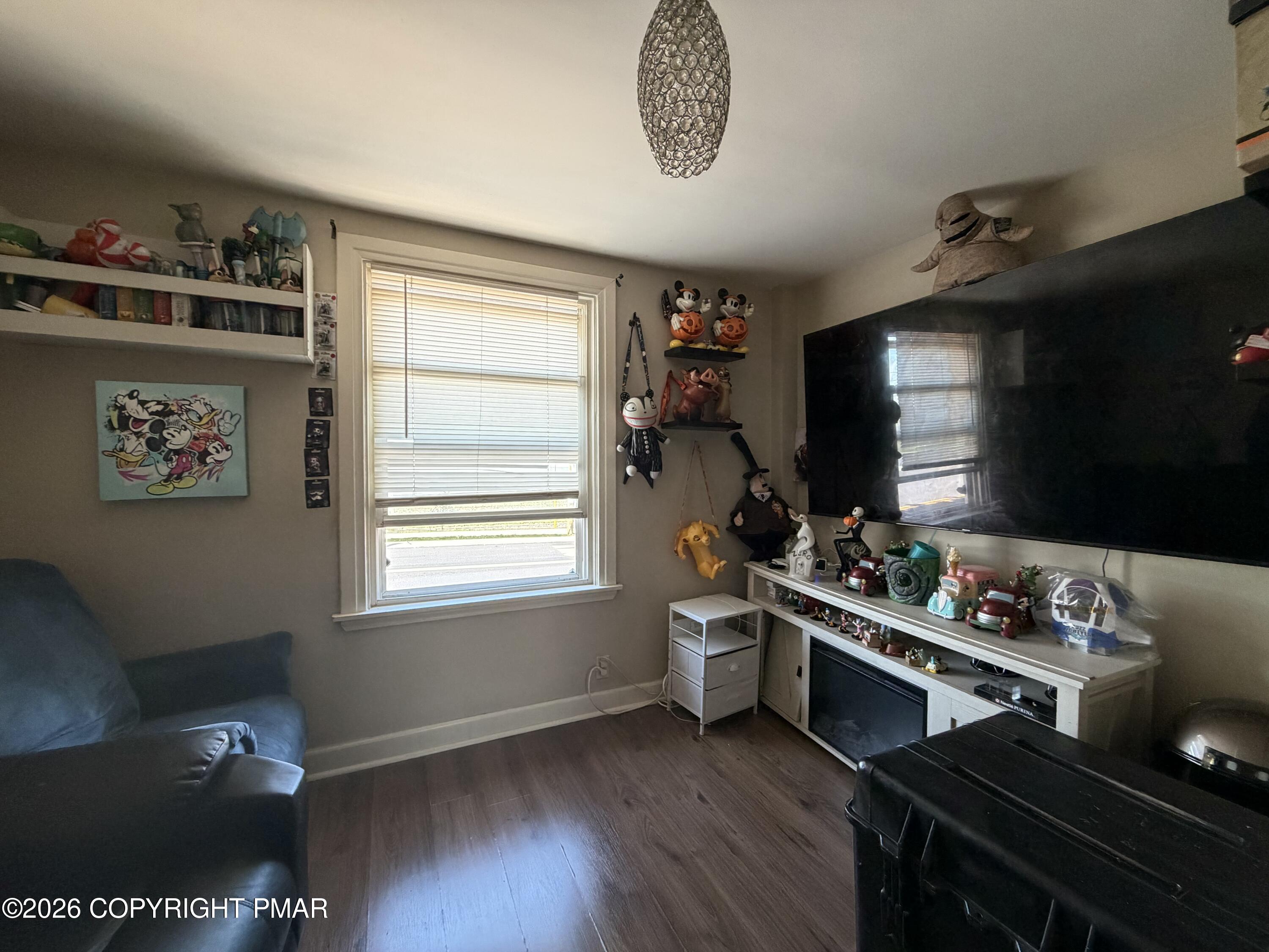 2406 W Emaus Avenue Property Photo 15