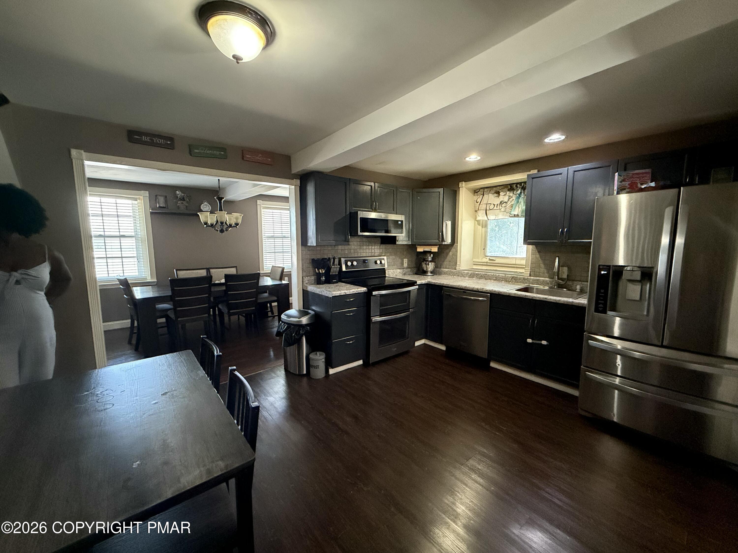2406 W Emaus Avenue Property Photo 16