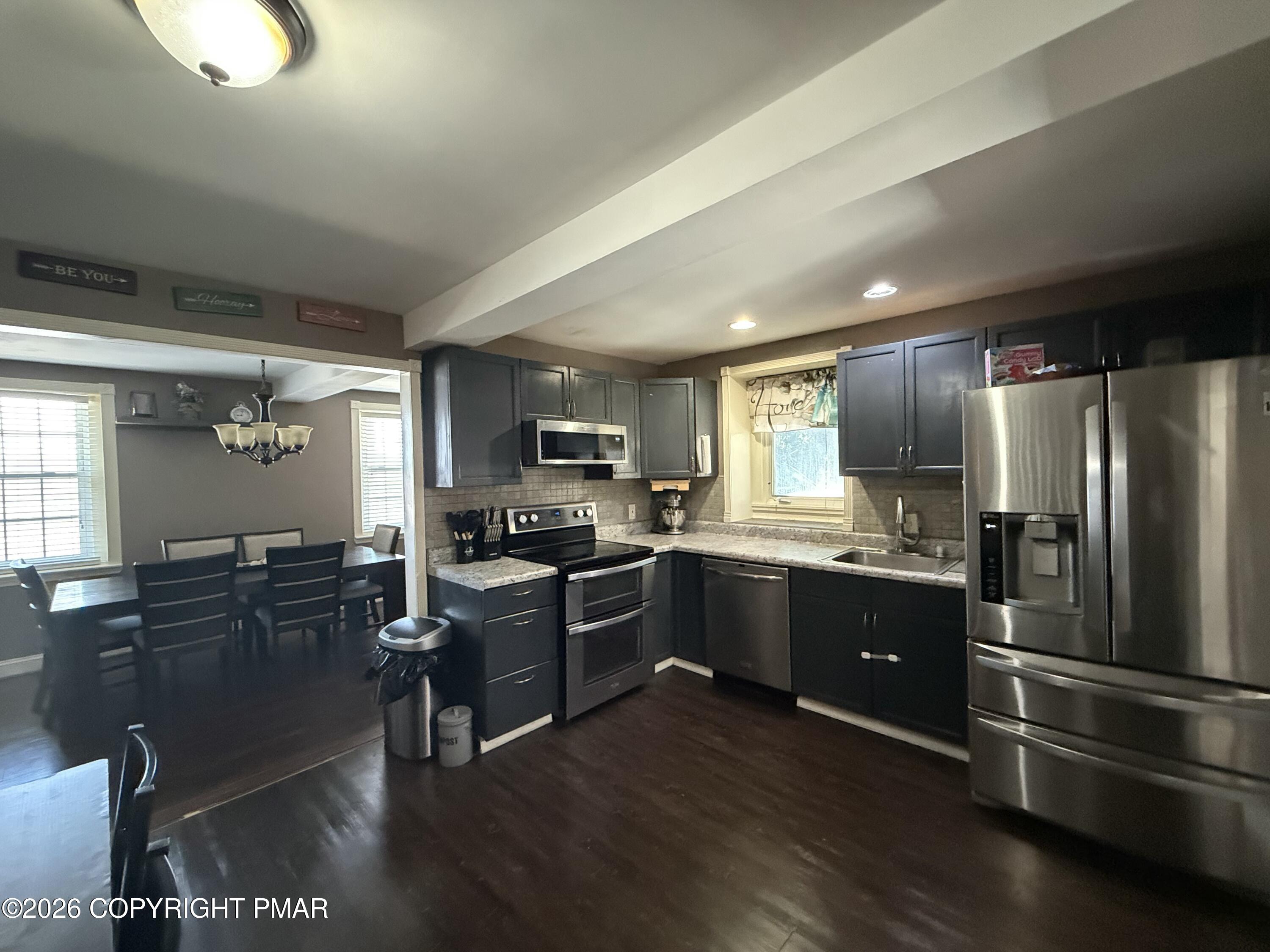 2406 W Emaus Avenue Property Photo 17